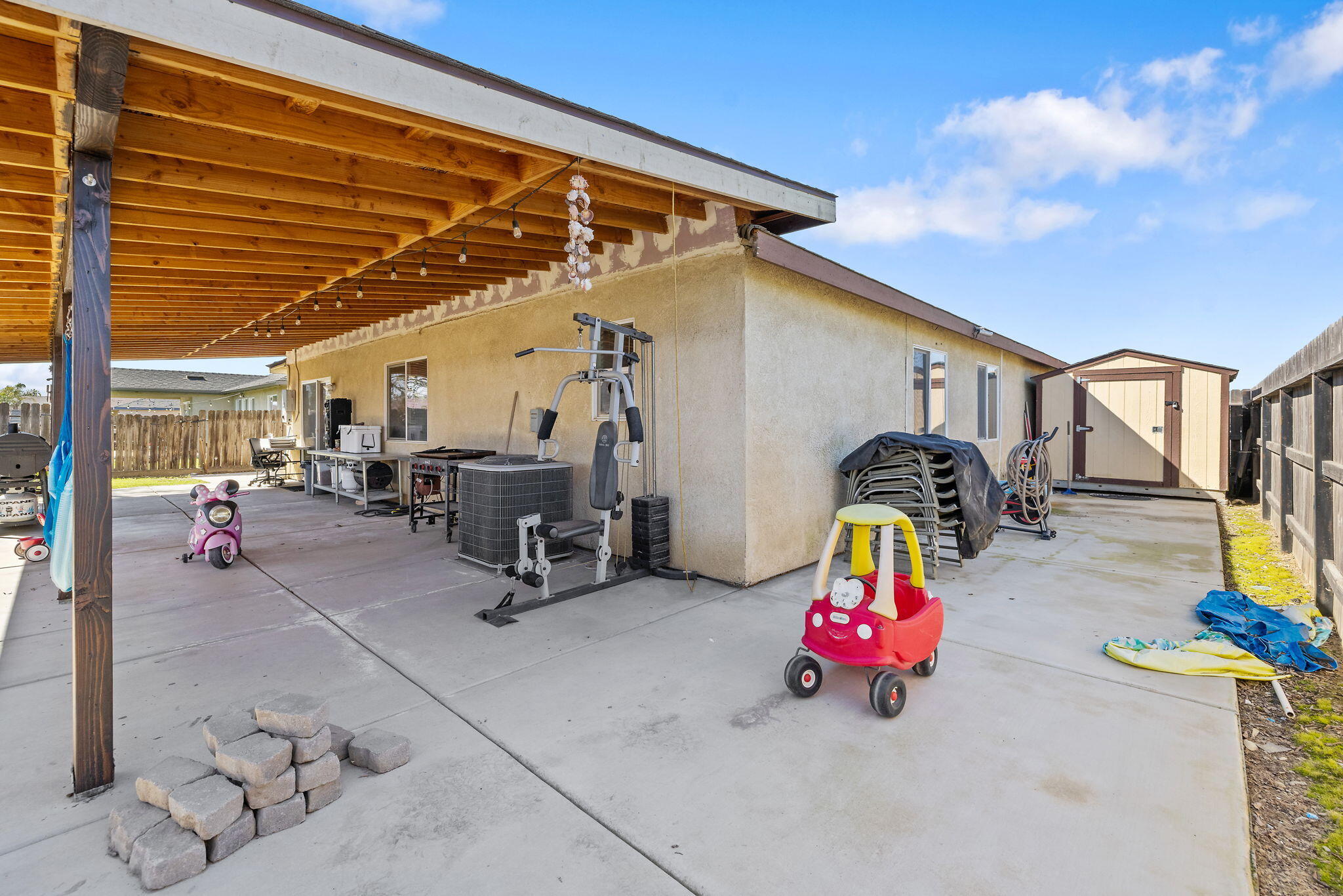 1915 Valley Springs Ave, Hanford, CA 93230
