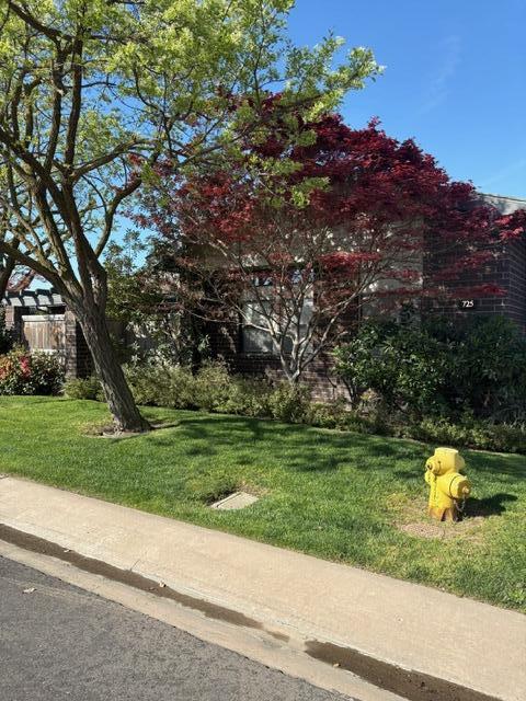 725 N Silvervale Dr, Visalia, CA 93292