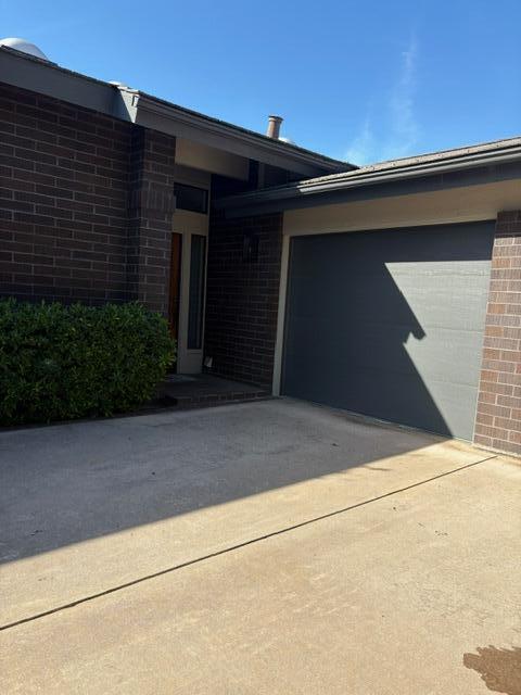 725 N Silvervale Dr, Visalia, CA 93292