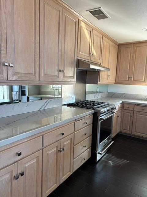 725 N Silvervale Dr, Visalia, CA 93292