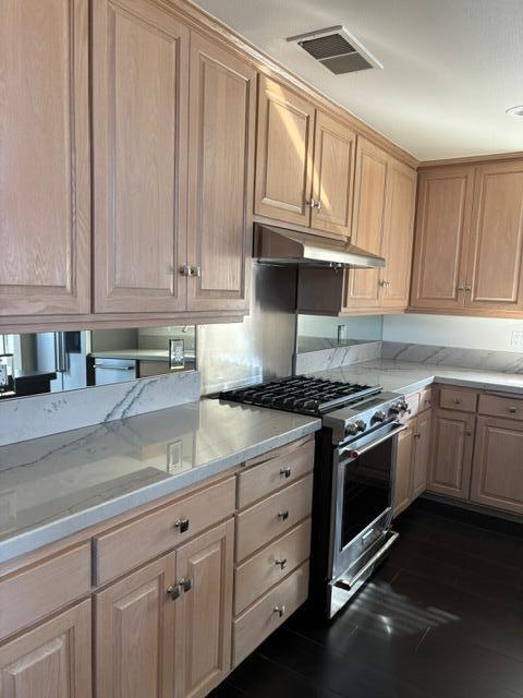 725 N Silvervale Dr, Visalia, CA 93292