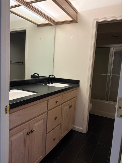 725 N Silvervale Dr, Visalia, CA 93292