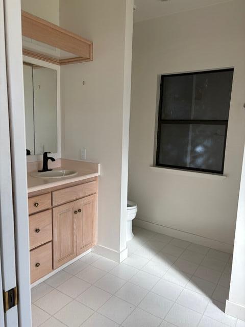 725 N Silvervale Dr, Visalia, CA 93292