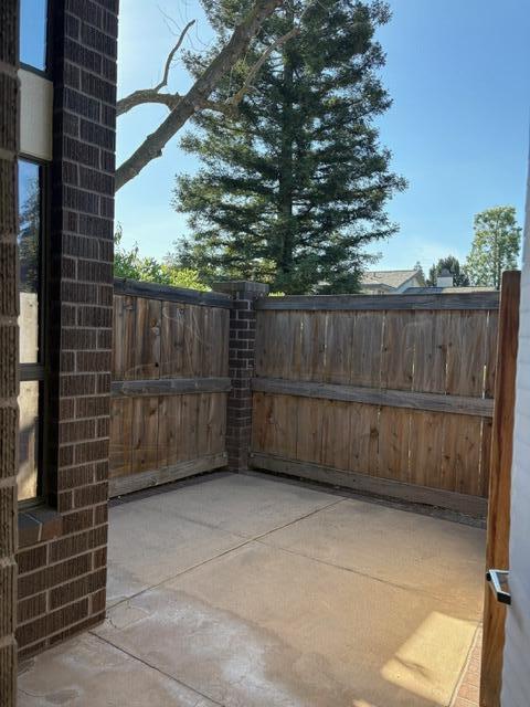 725 N Silvervale Dr, Visalia, CA 93292