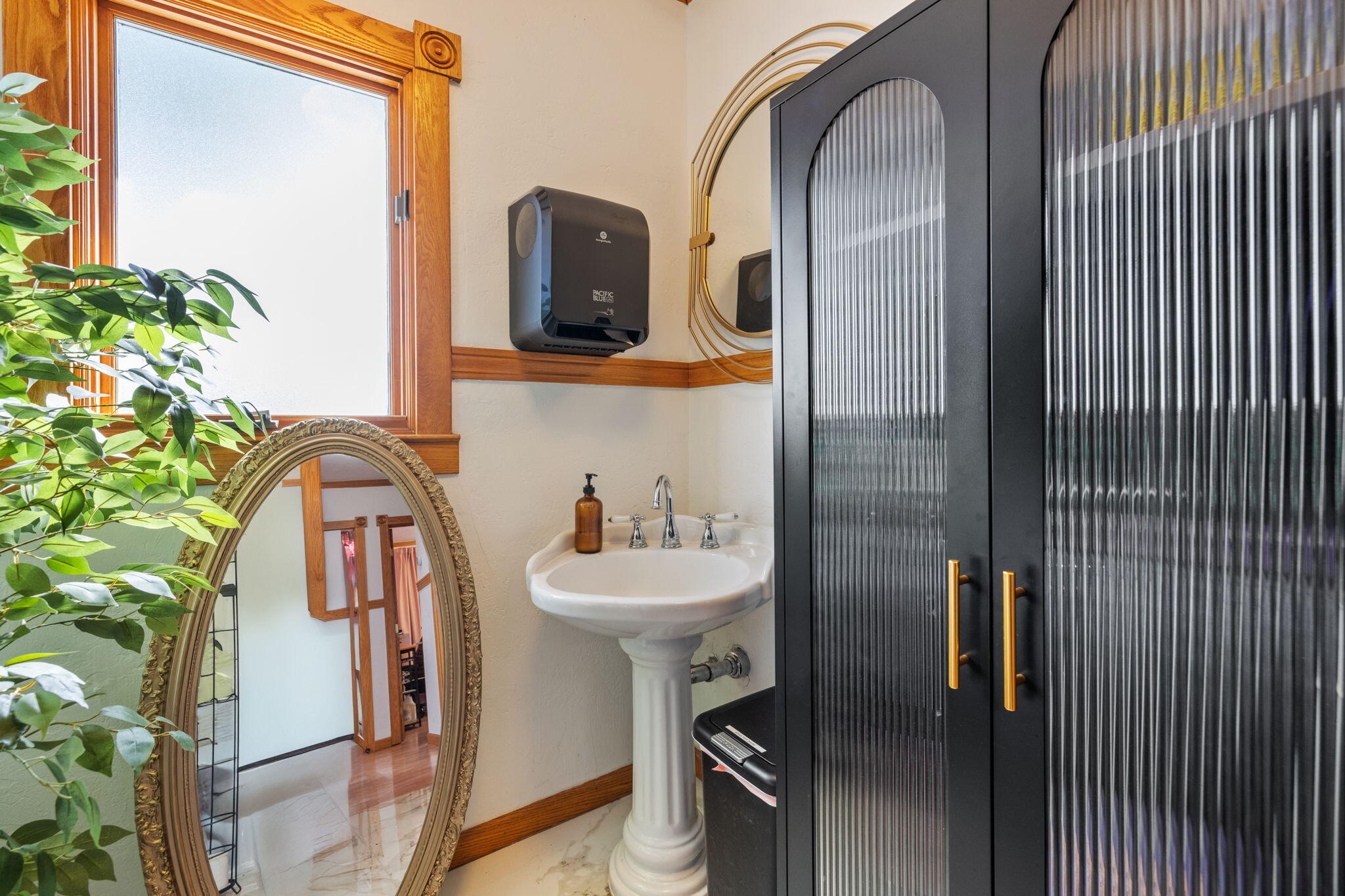 114 S Stevenson St, Visalia, CA 93291