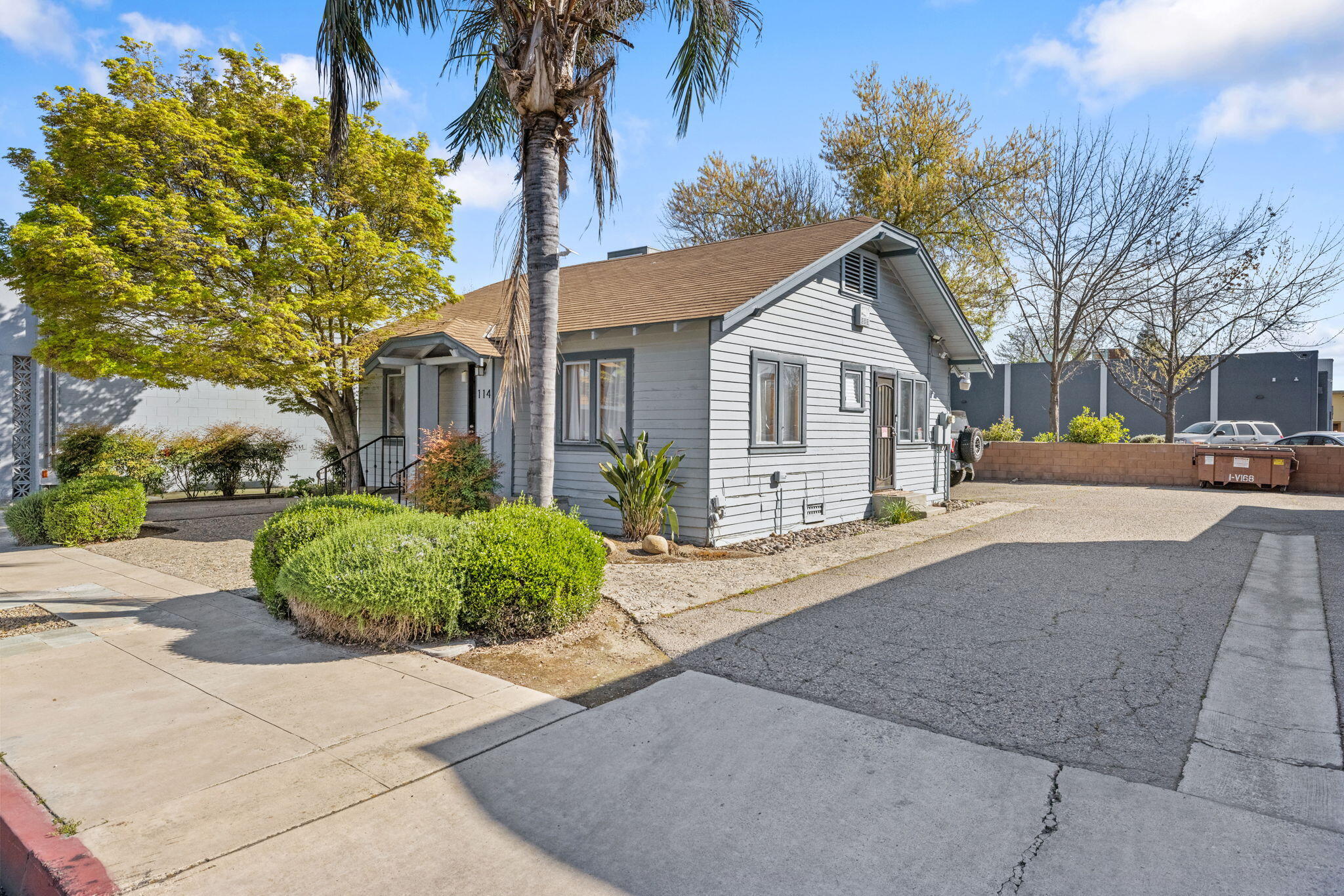 114 S Stevenson St, Visalia, CA 93291