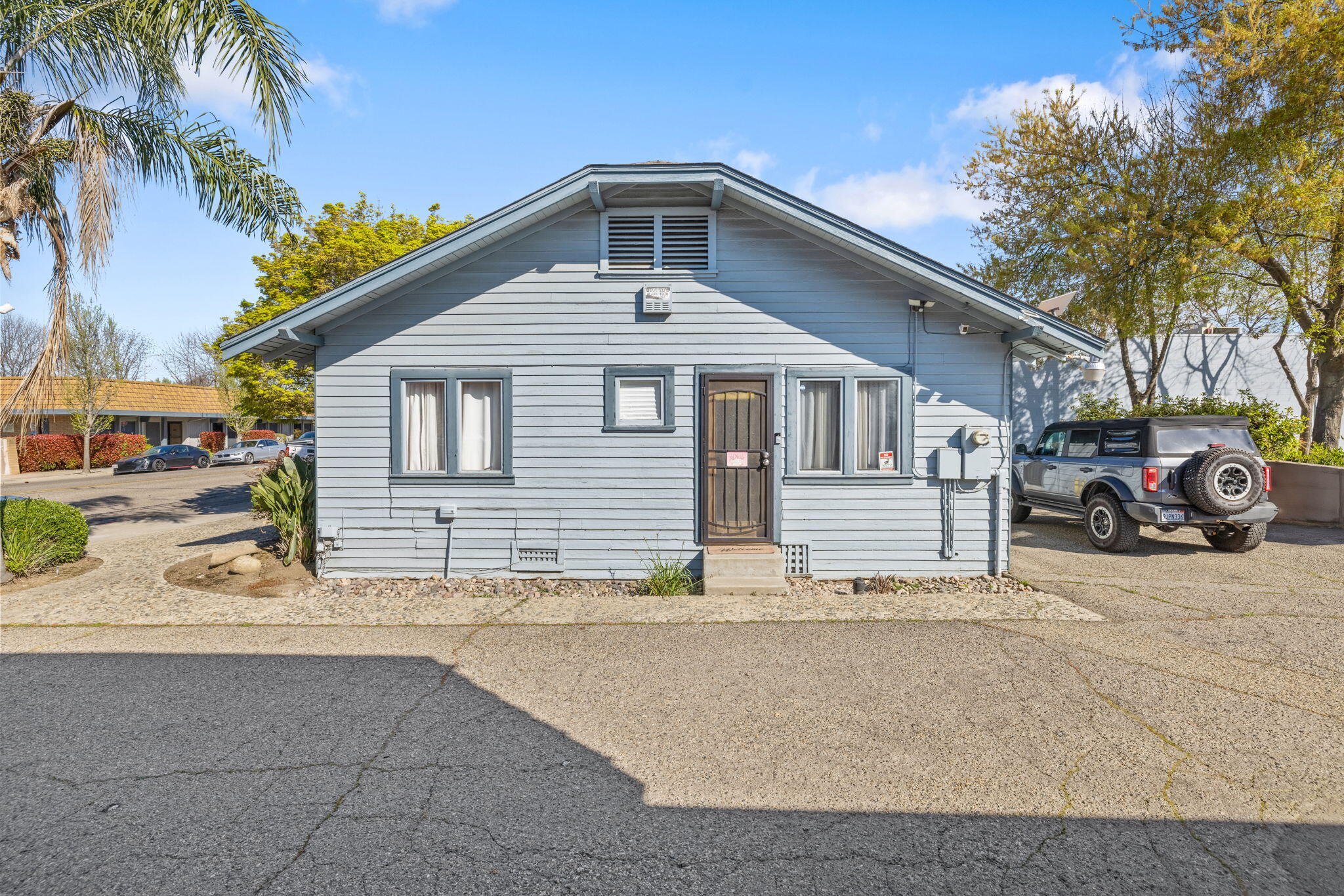 114 S Stevenson St, Visalia, CA 93291