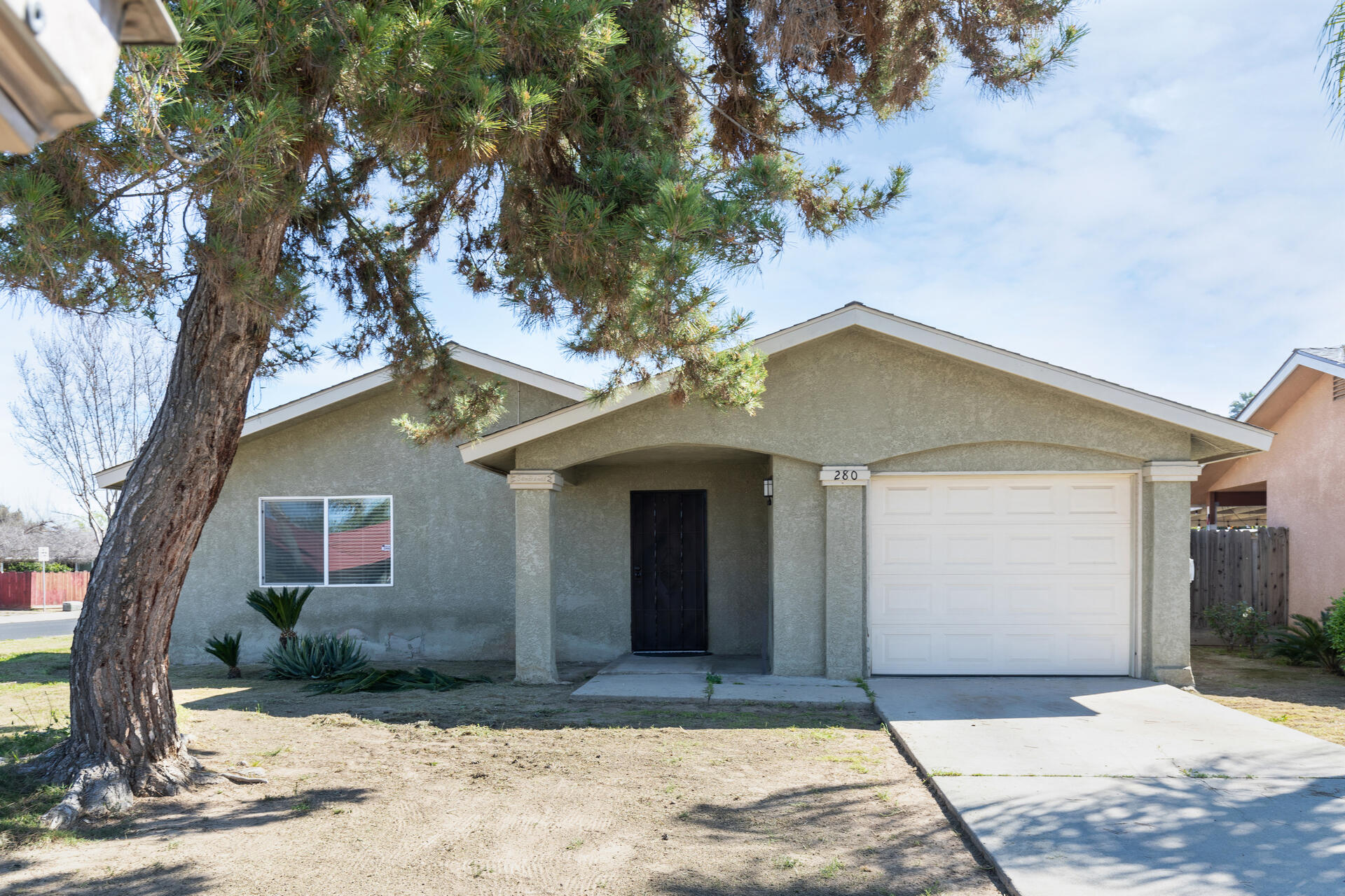 280 N Lillie Ave, Dinuba, CA 93618
