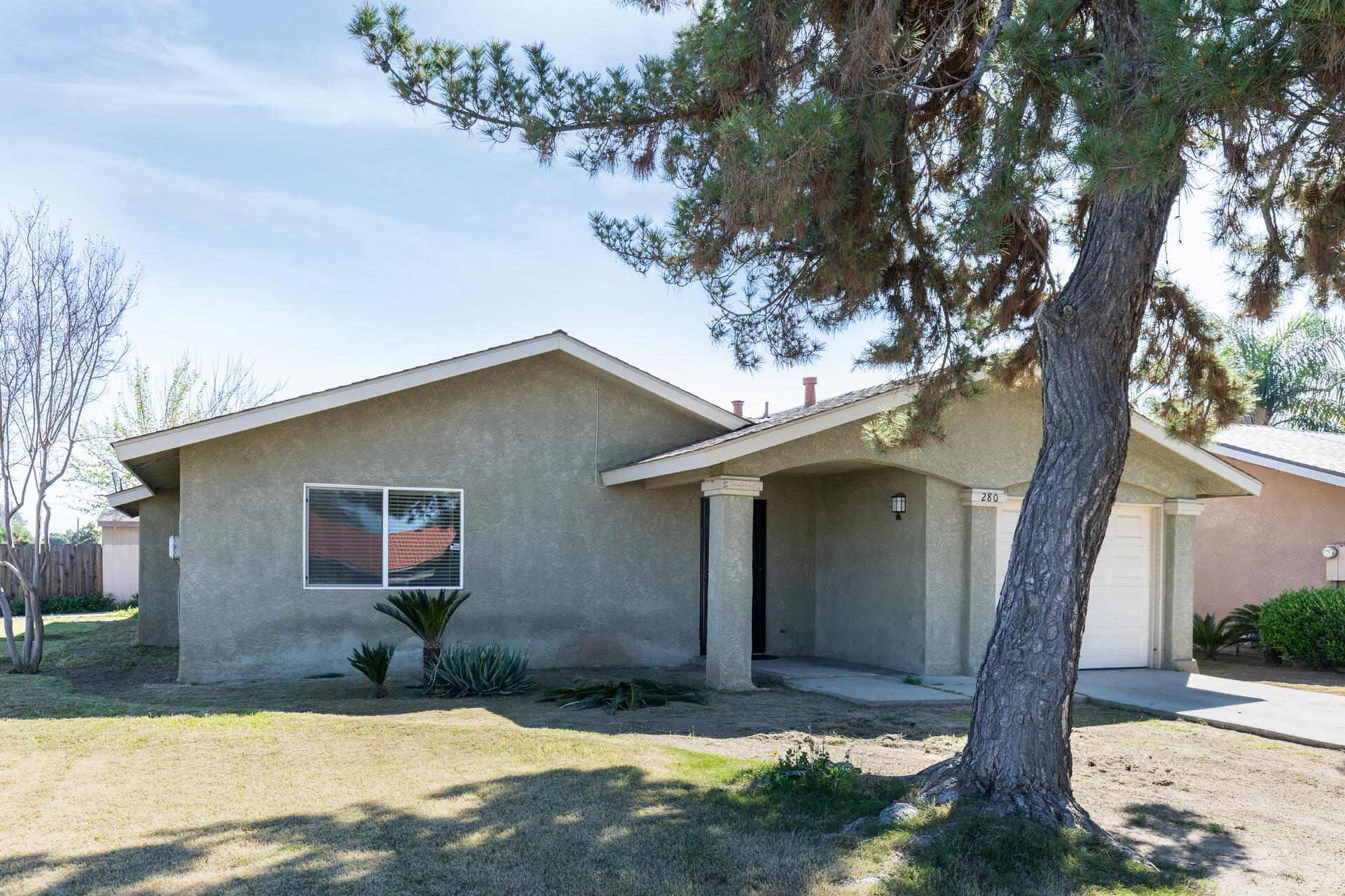 280 N Lillie Ave, Dinuba, CA 93618