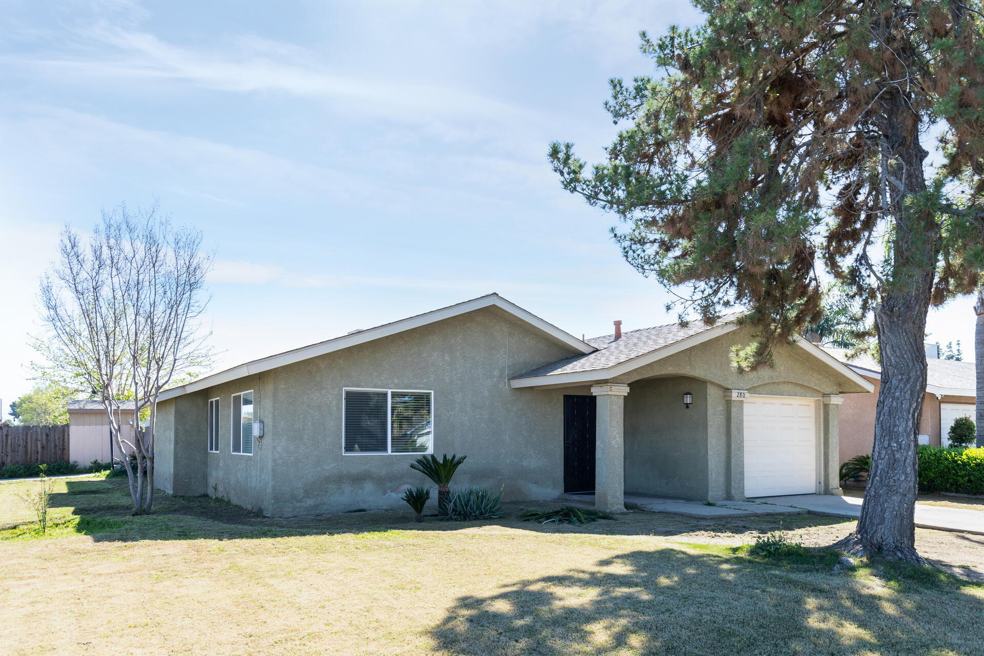 280 N Lillie Ave, Dinuba, CA 93618