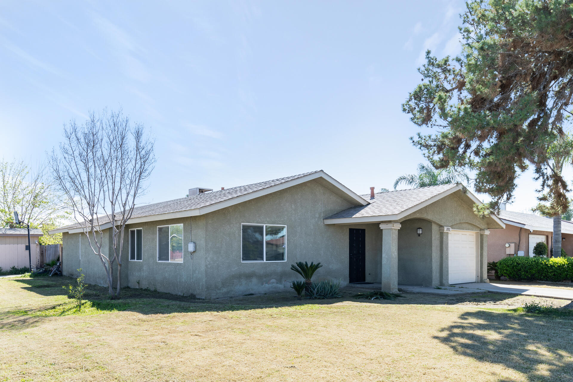 280 N Lillie Ave, Dinuba, CA 93618