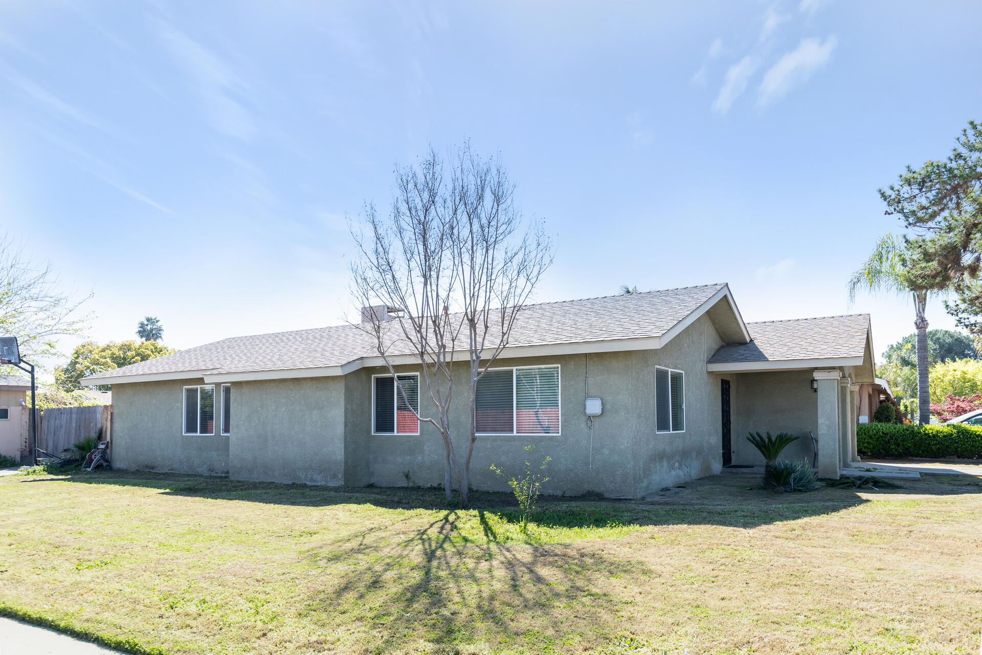 280 N Lillie Ave, Dinuba, CA 93618