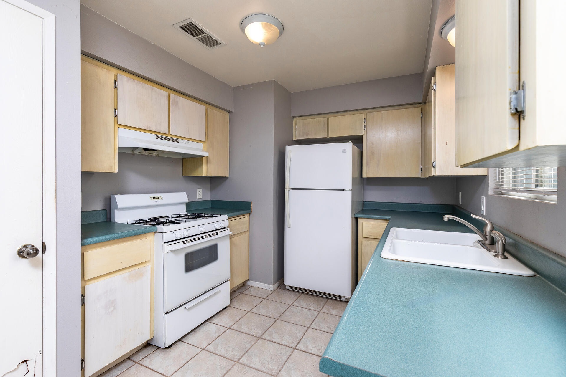 280 N Lillie Ave, Dinuba, CA 93618