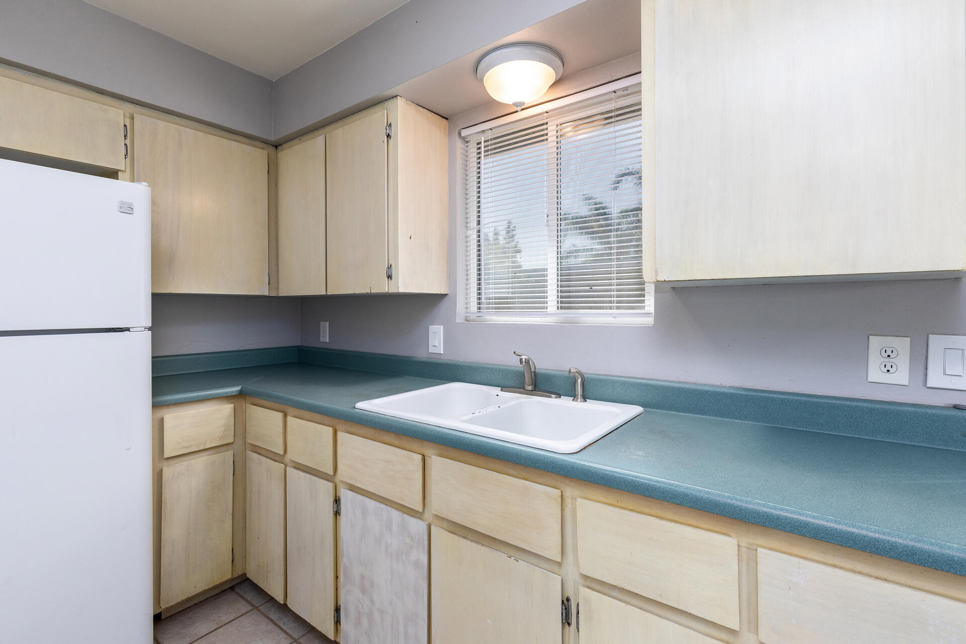 280 N Lillie Ave, Dinuba, CA 93618