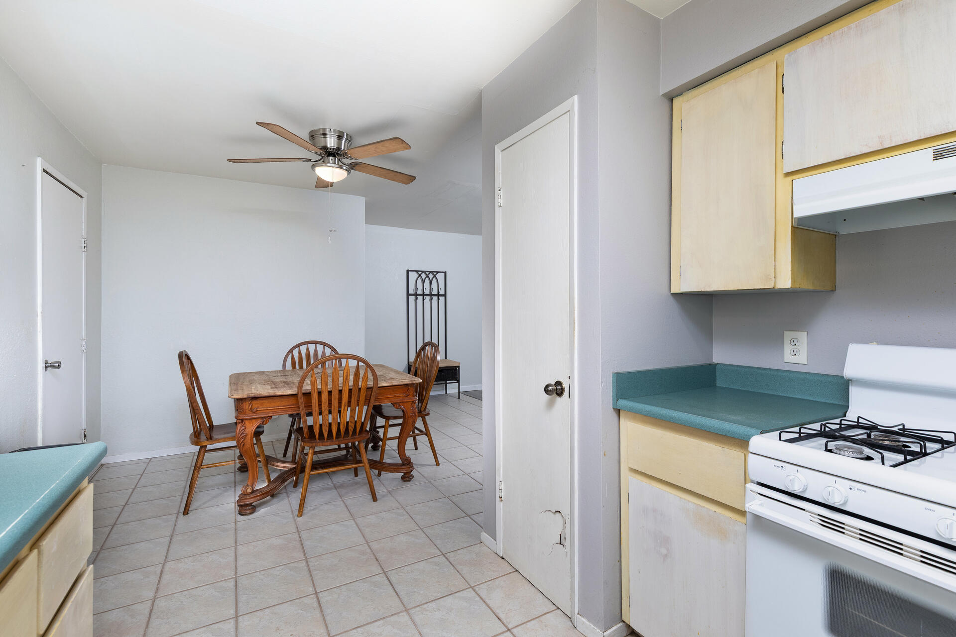 280 N Lillie Ave, Dinuba, CA 93618