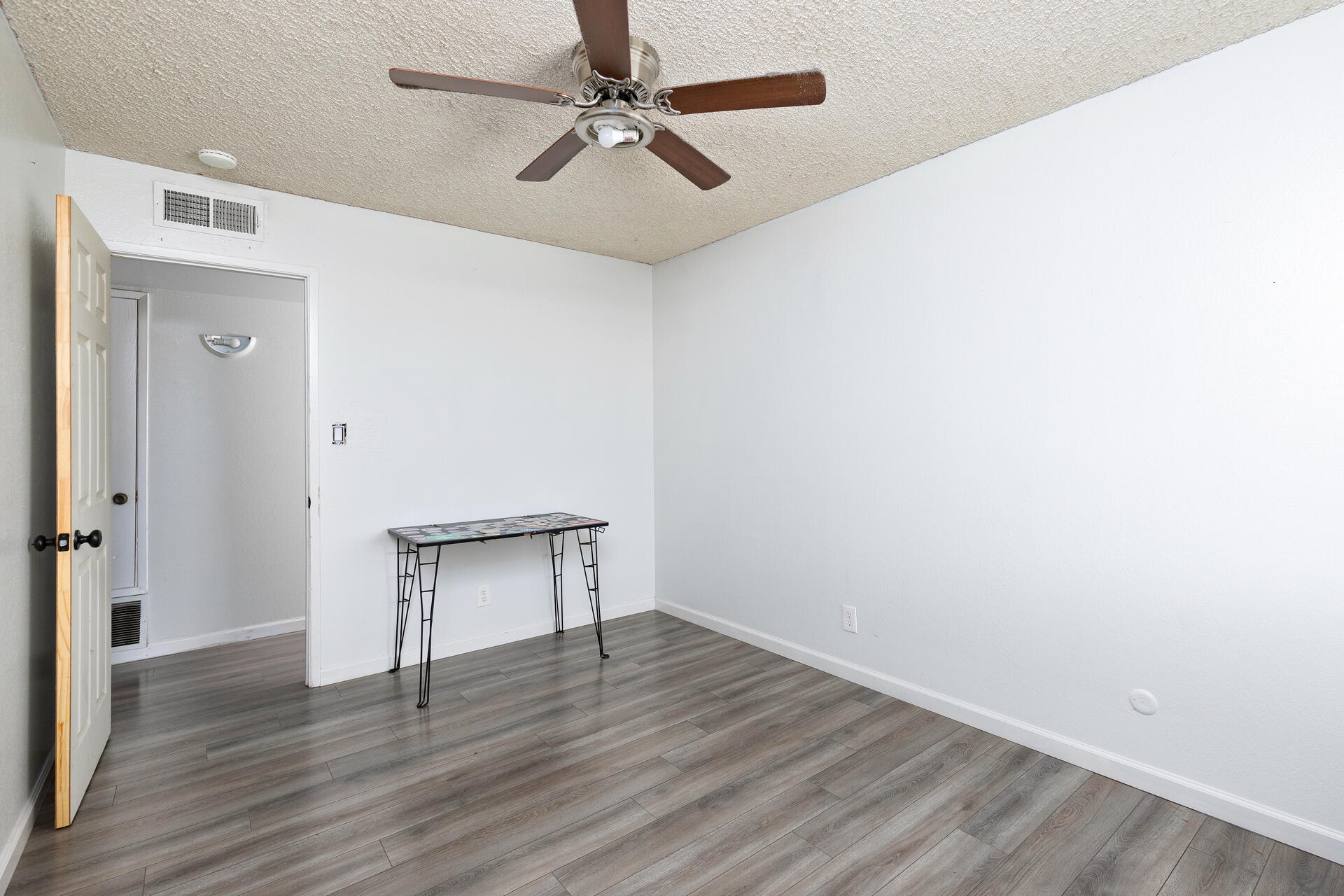 280 N Lillie Ave, Dinuba, CA 93618