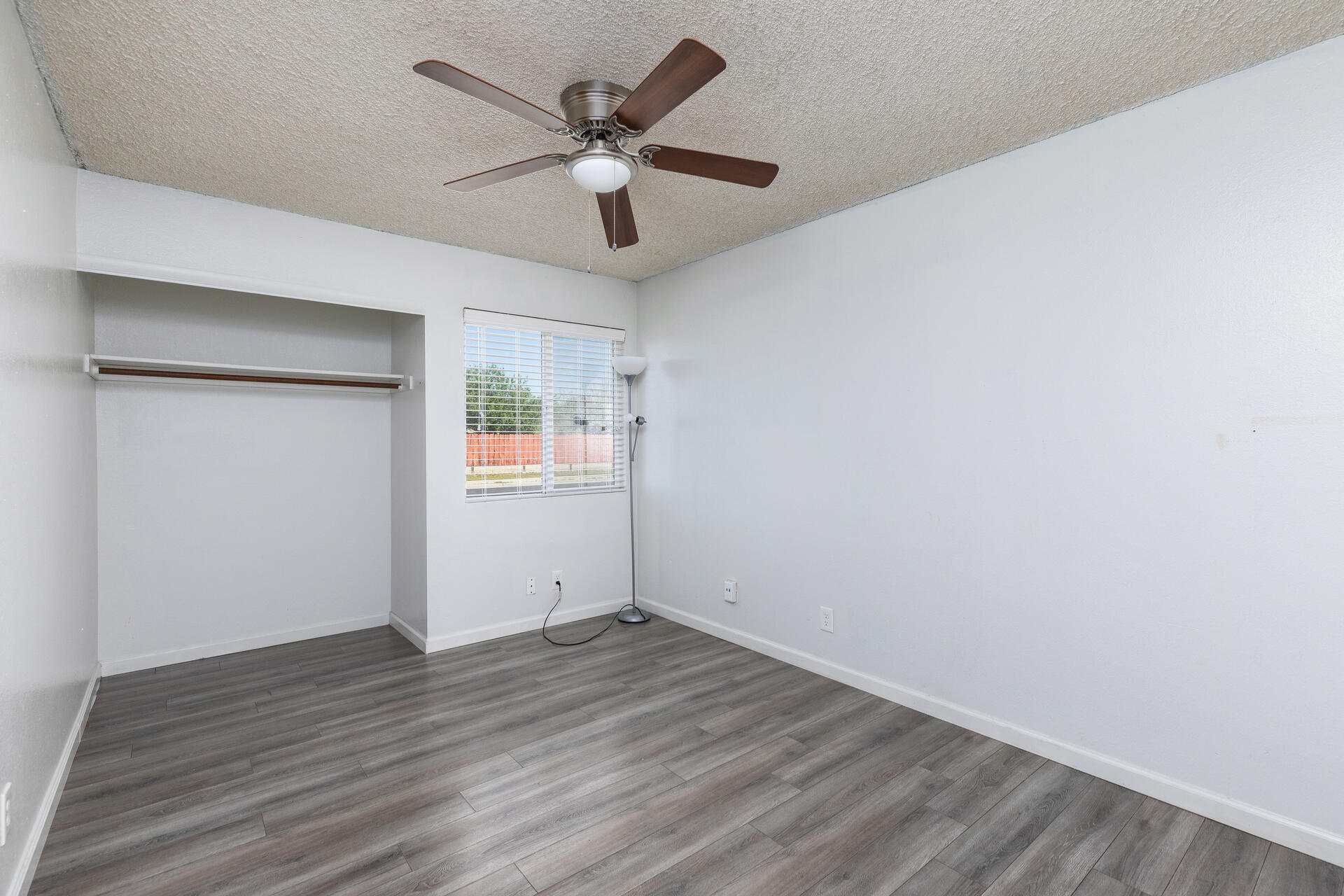 280 N Lillie Ave, Dinuba, CA 93618