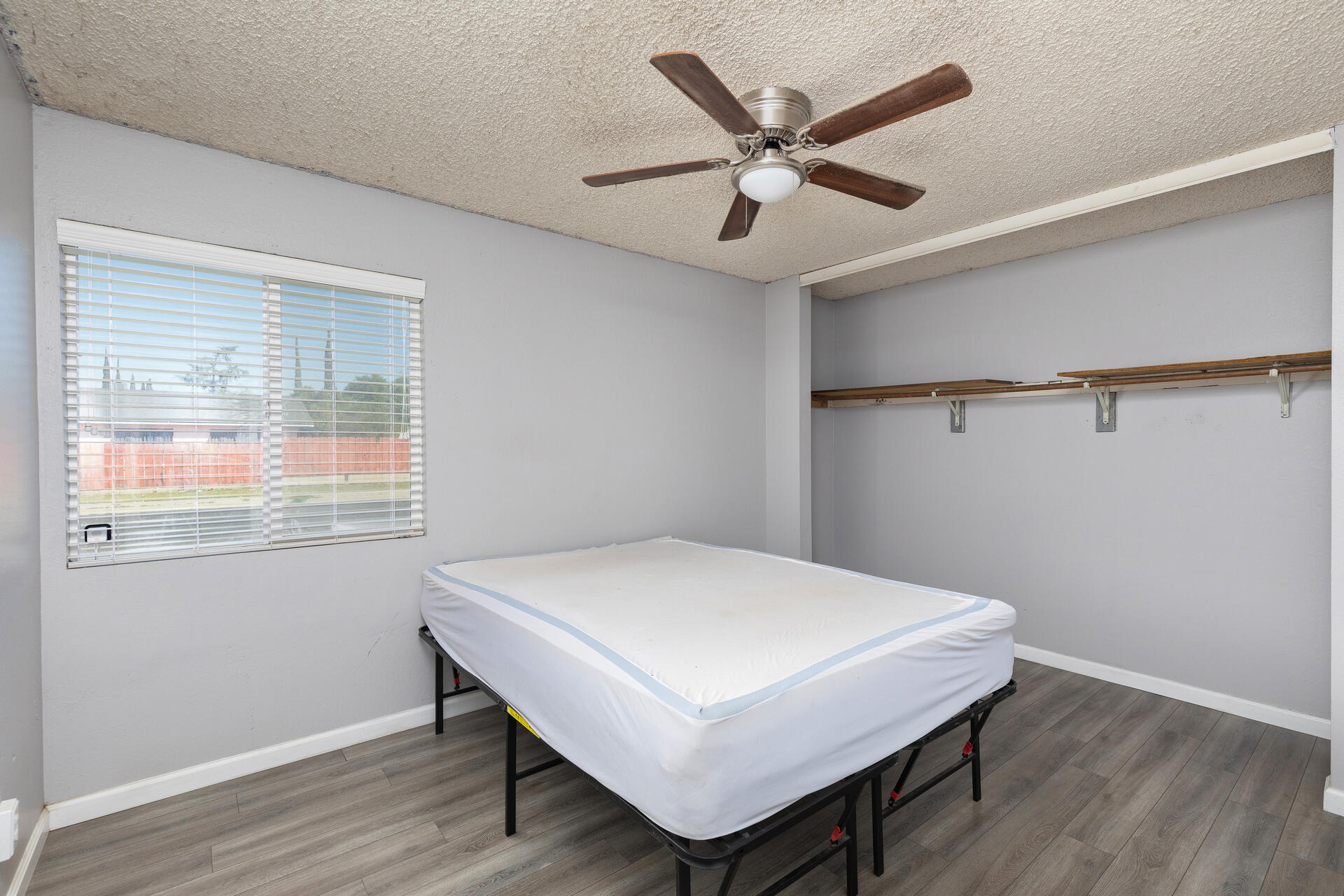 280 N Lillie Ave, Dinuba, CA 93618