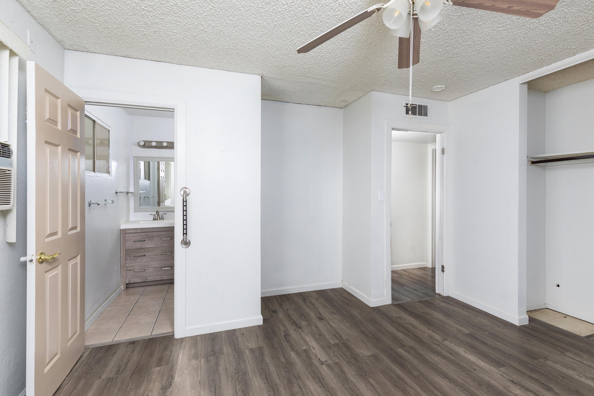 280 N Lillie Ave, Dinuba, CA 93618