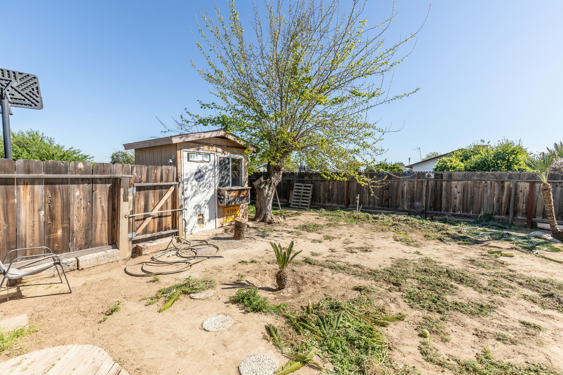 280 N Lillie Ave, Dinuba, CA 93618