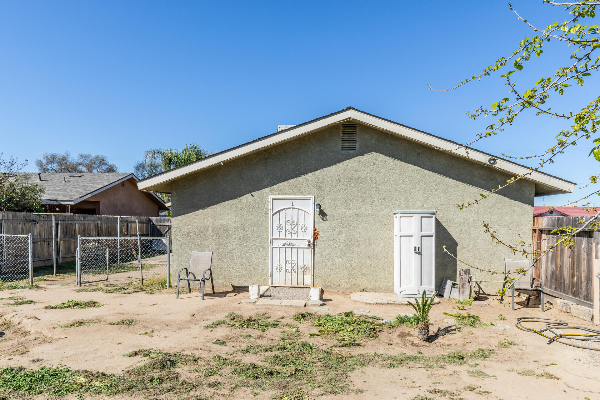 280 N Lillie Ave, Dinuba, CA 93618