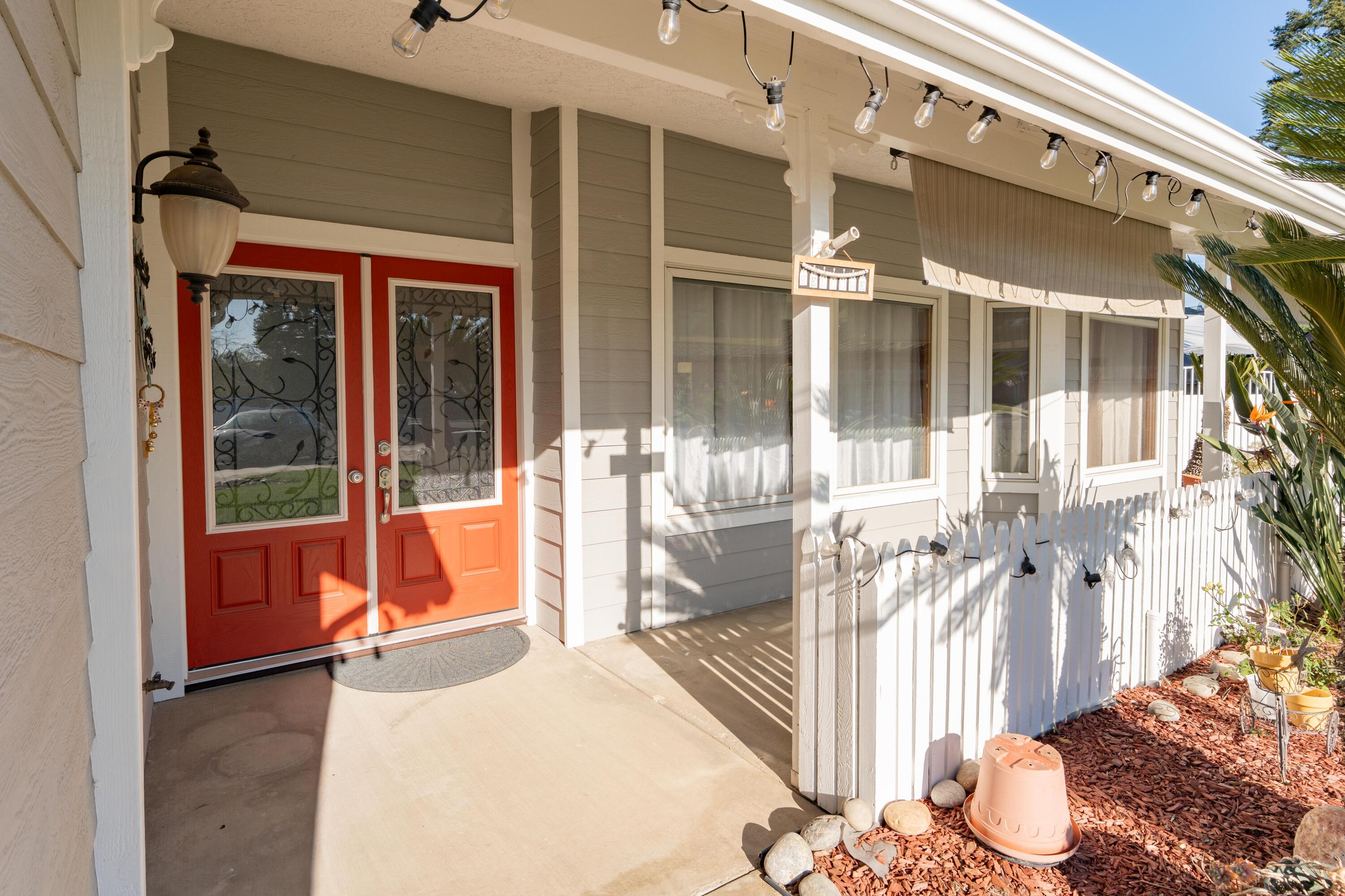 2054 Irving Cir, Tulare, CA 93274