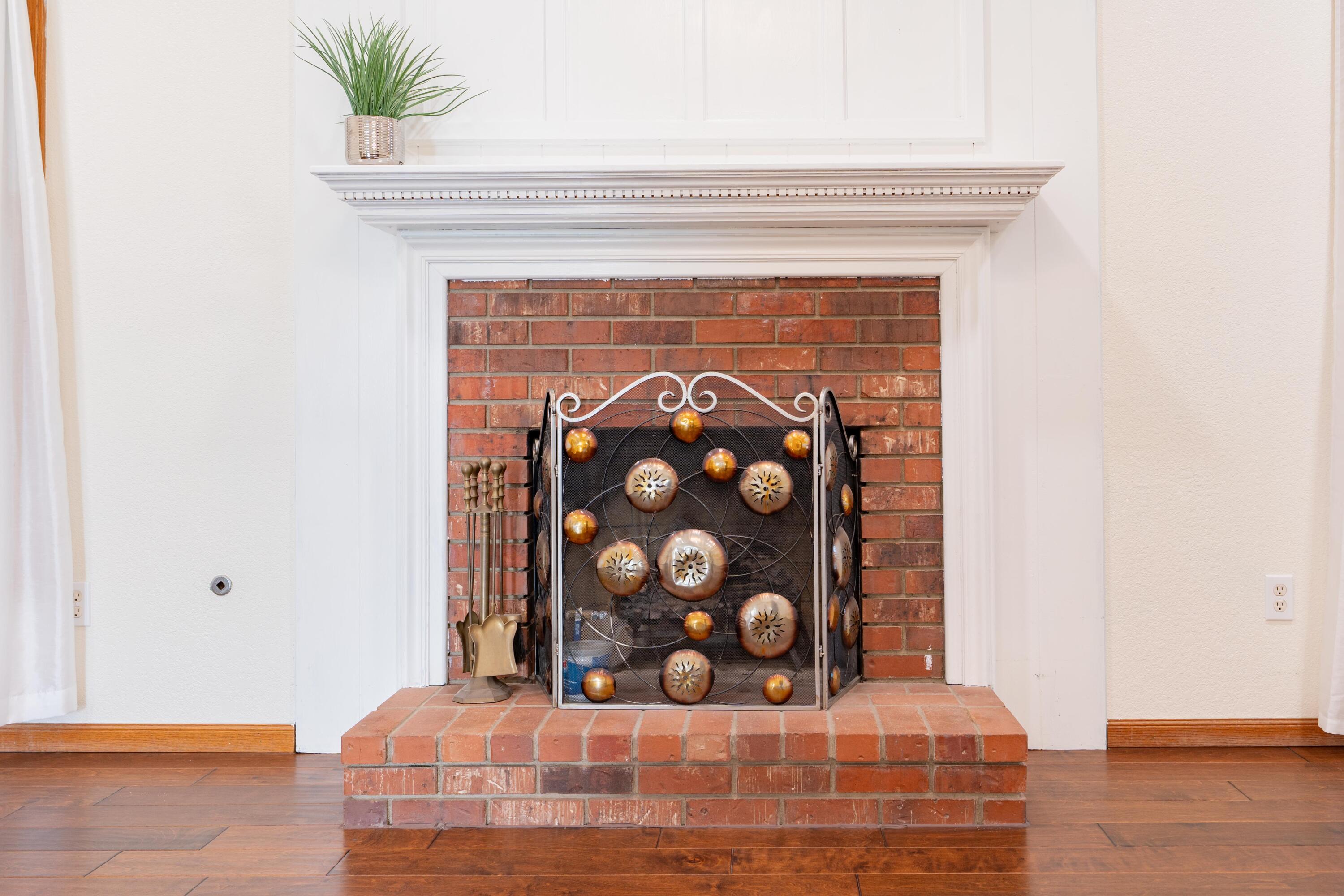 2054 Irving Cir, Tulare, CA 93274