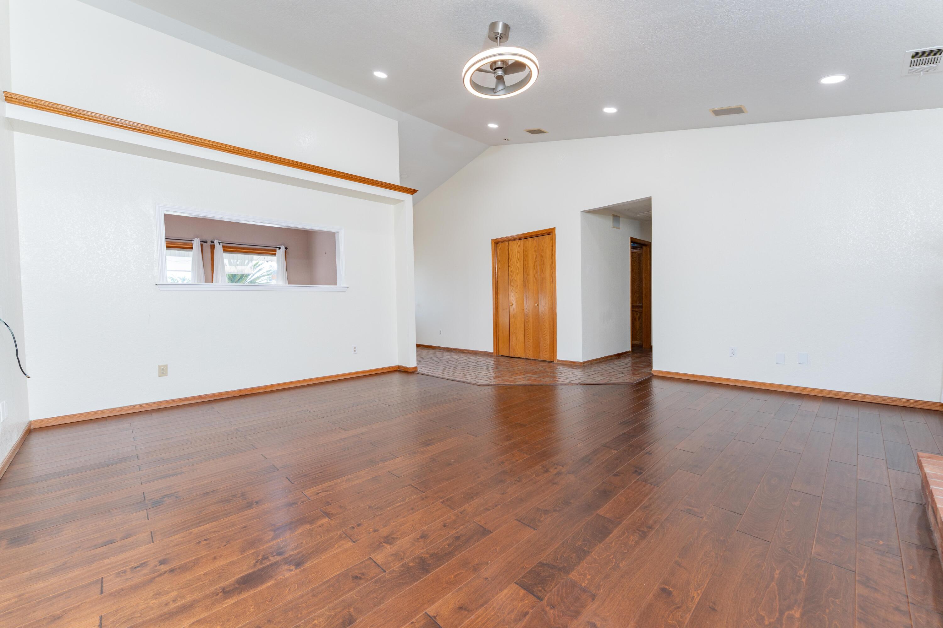 2054 Irving Cir, Tulare, CA 93274