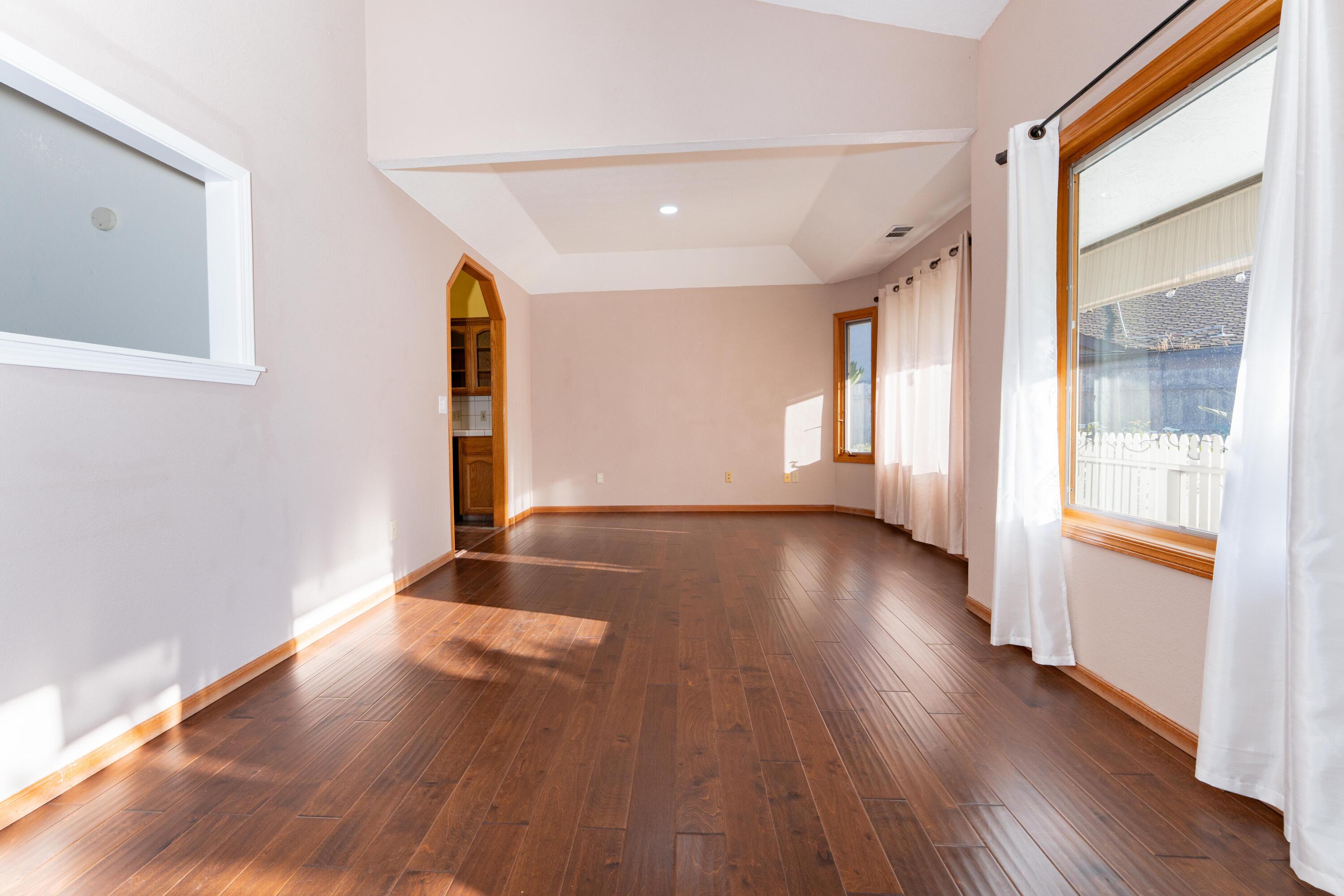 2054 Irving Cir, Tulare, CA 93274