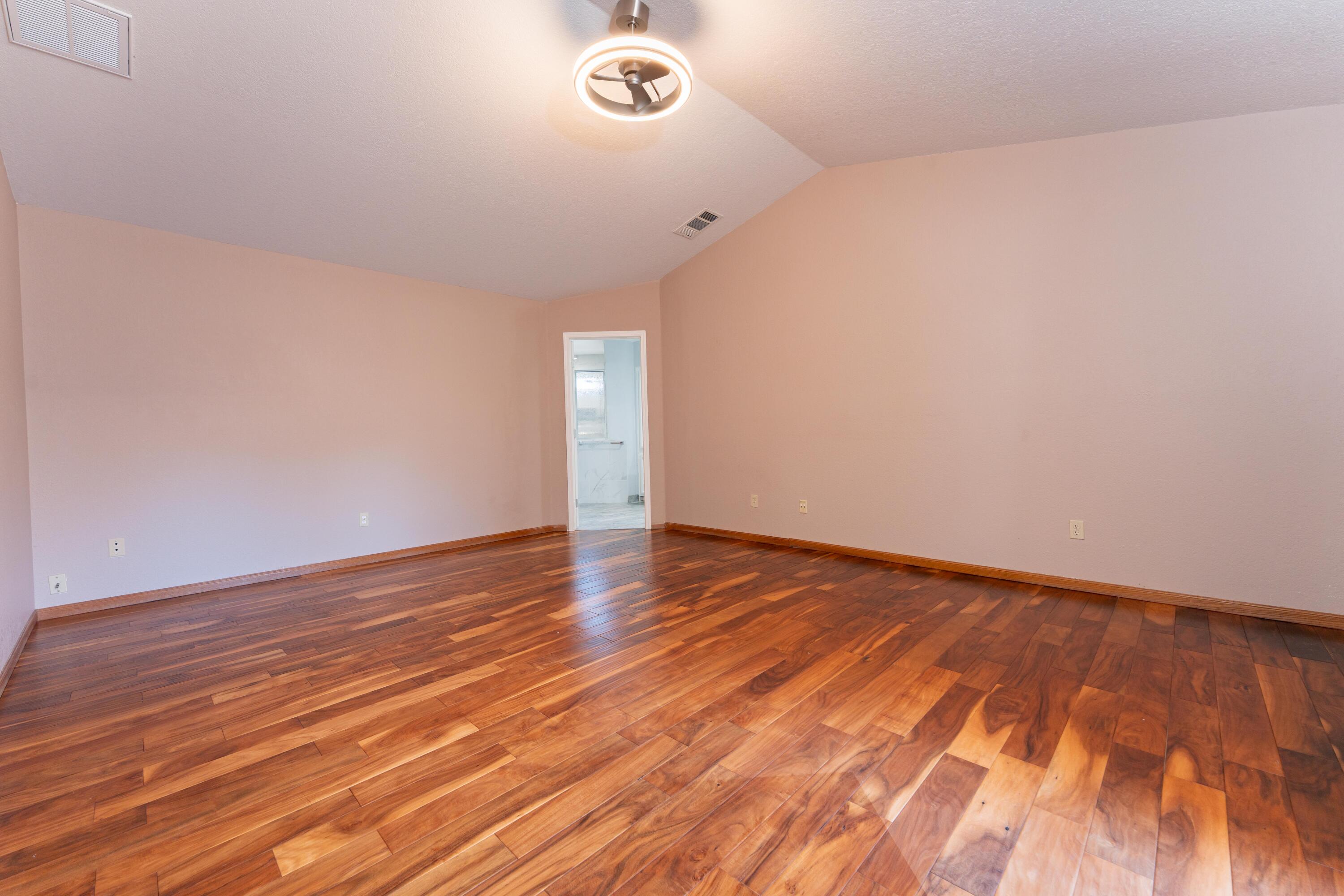 2054 Irving Cir, Tulare, CA 93274