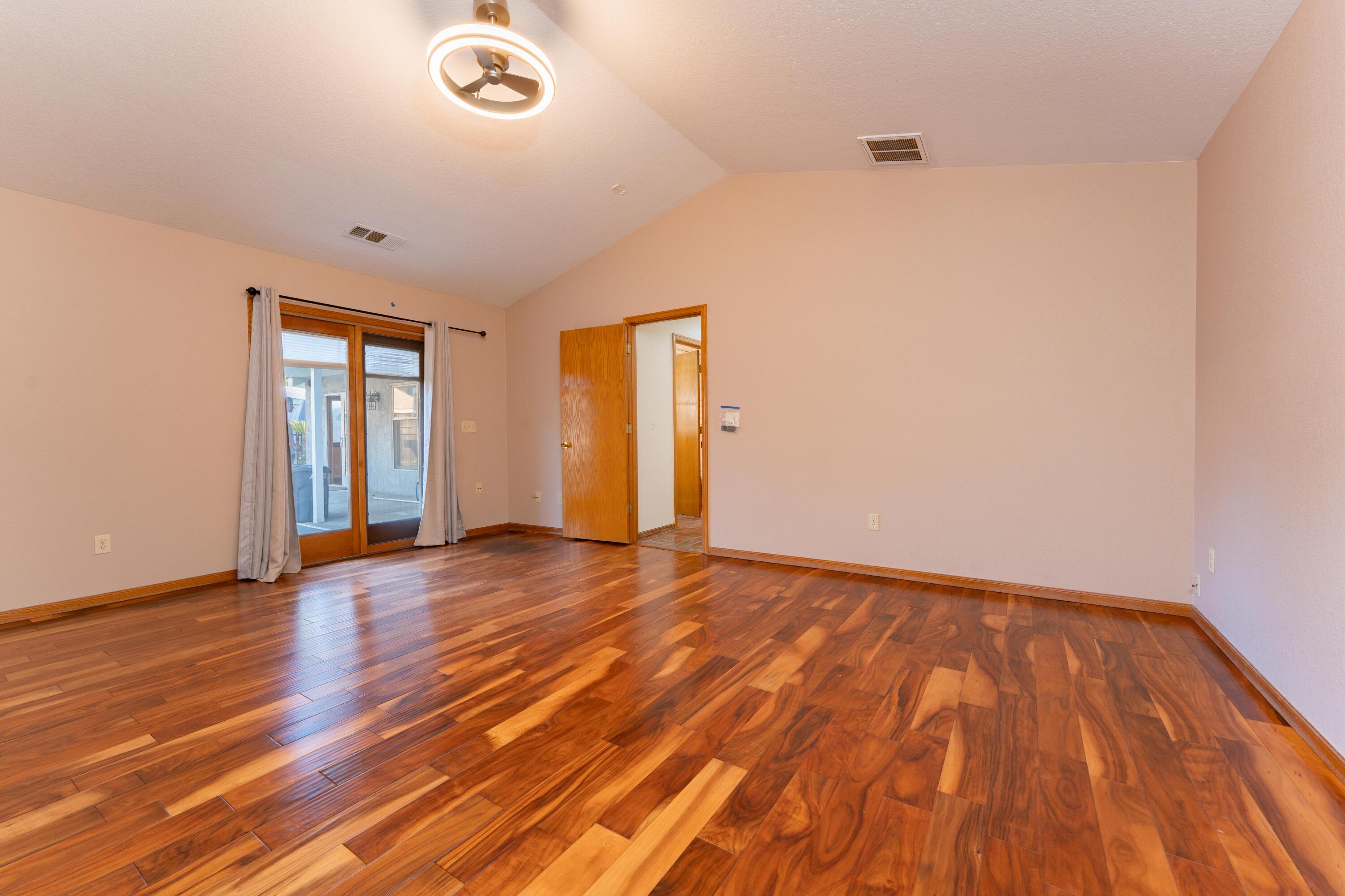 2054 Irving Cir, Tulare, CA 93274