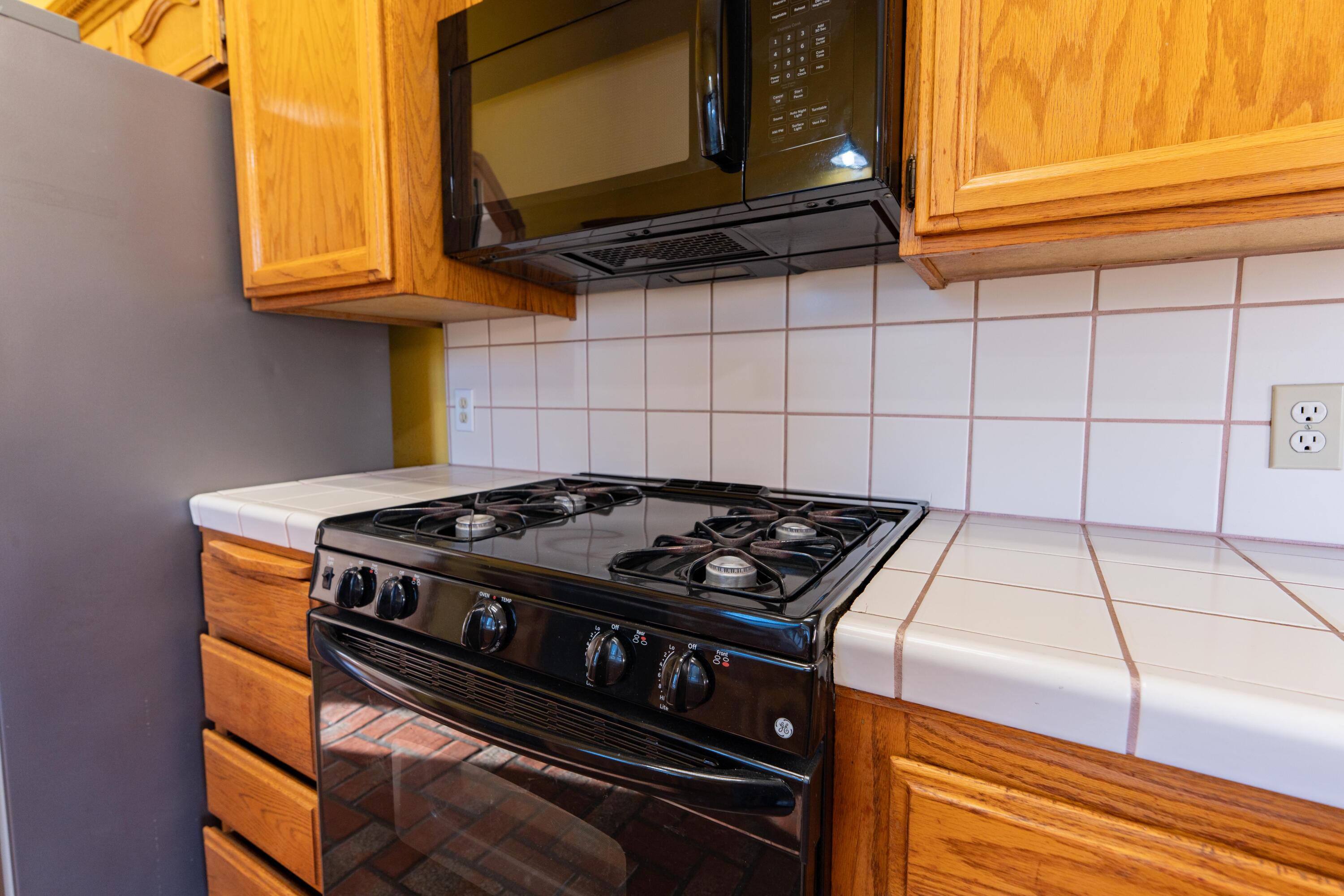 2054 Irving Cir, Tulare, CA 93274