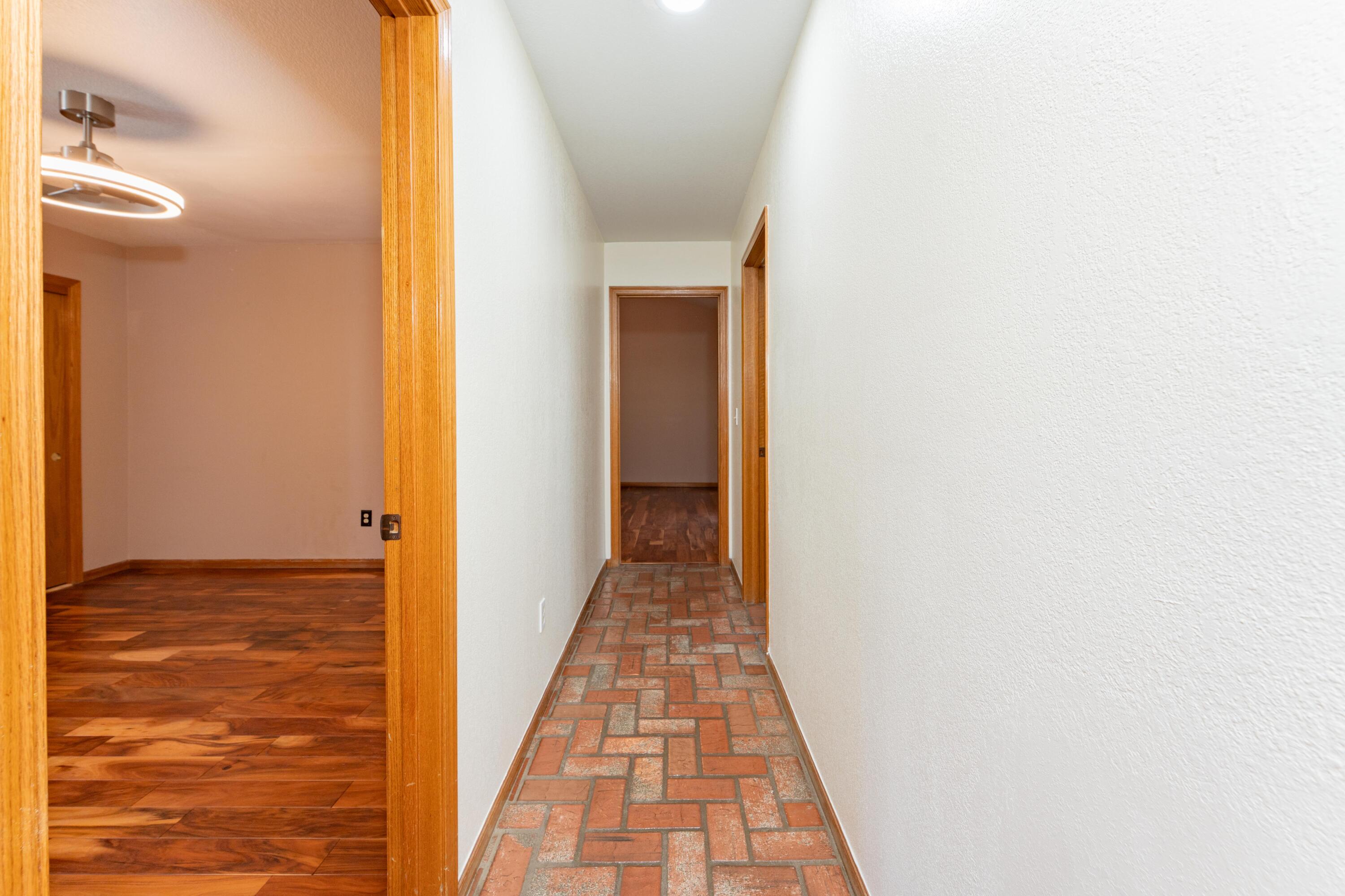 2054 Irving Cir, Tulare, CA 93274