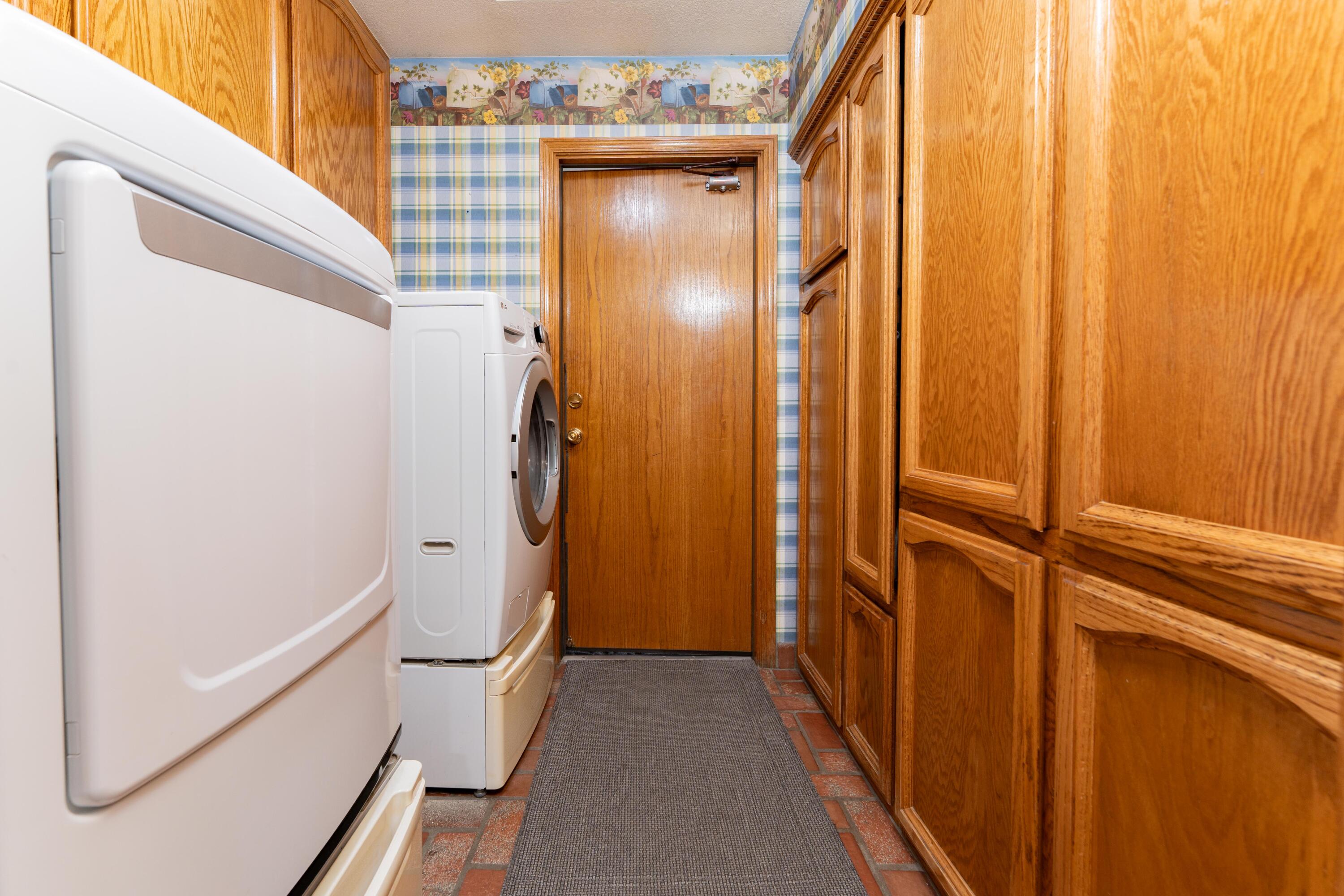 2054 Irving Cir, Tulare, CA 93274