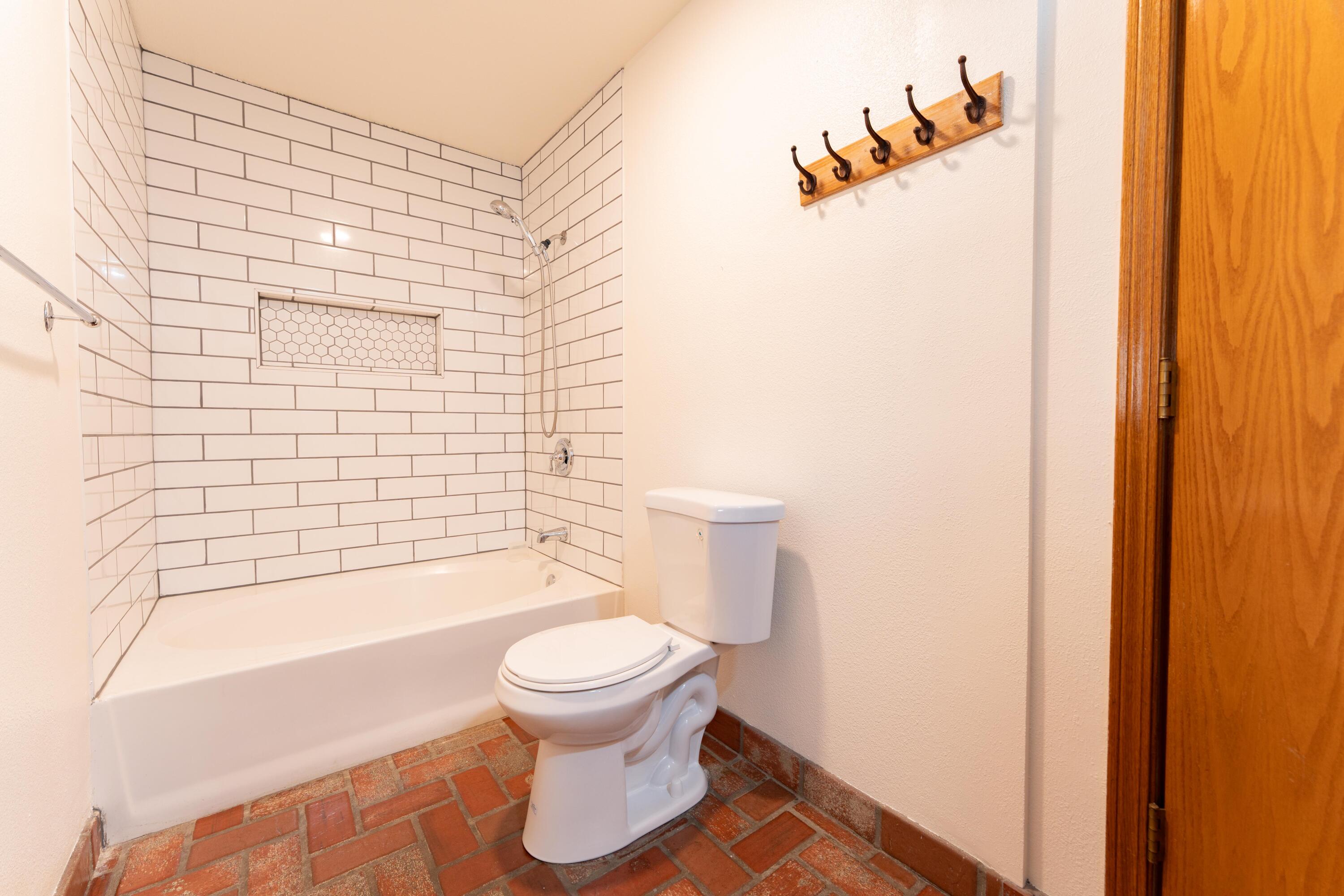 2054 Irving Cir, Tulare, CA 93274