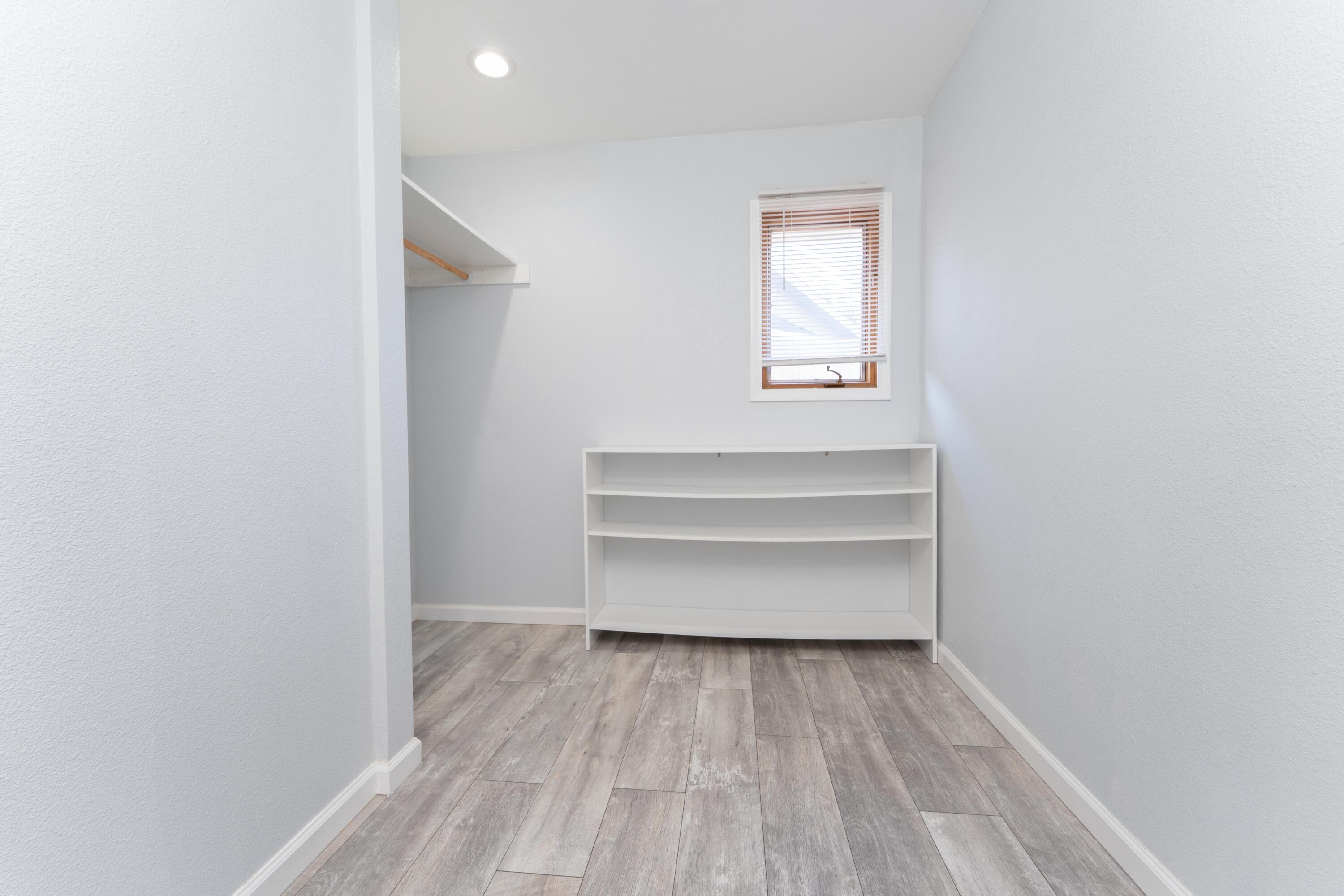 2054 Irving Cir, Tulare, CA 93274