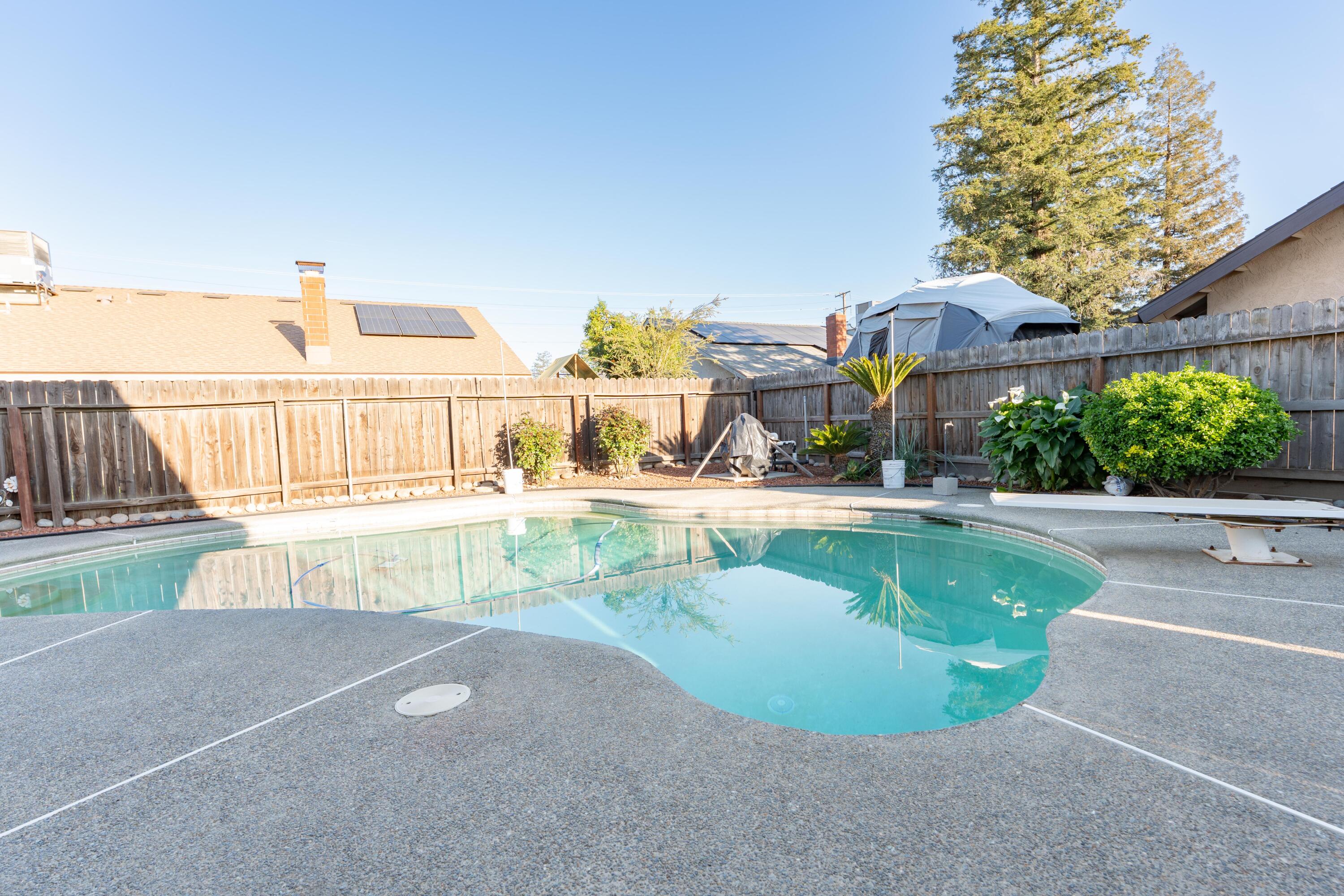 2054 Irving Cir, Tulare, CA 93274