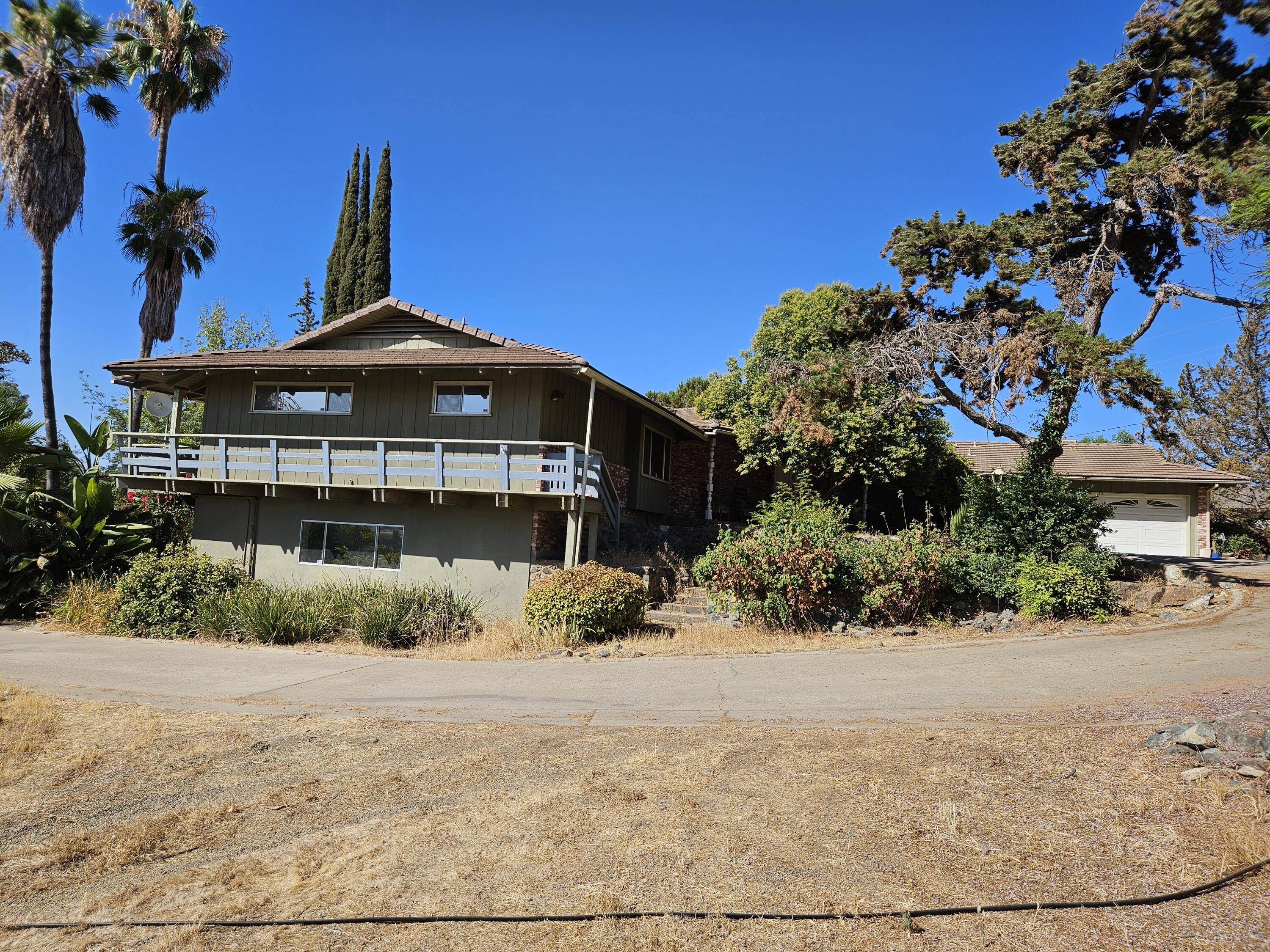 1431 Hillcrest Dr, Lindsay, CA 93247