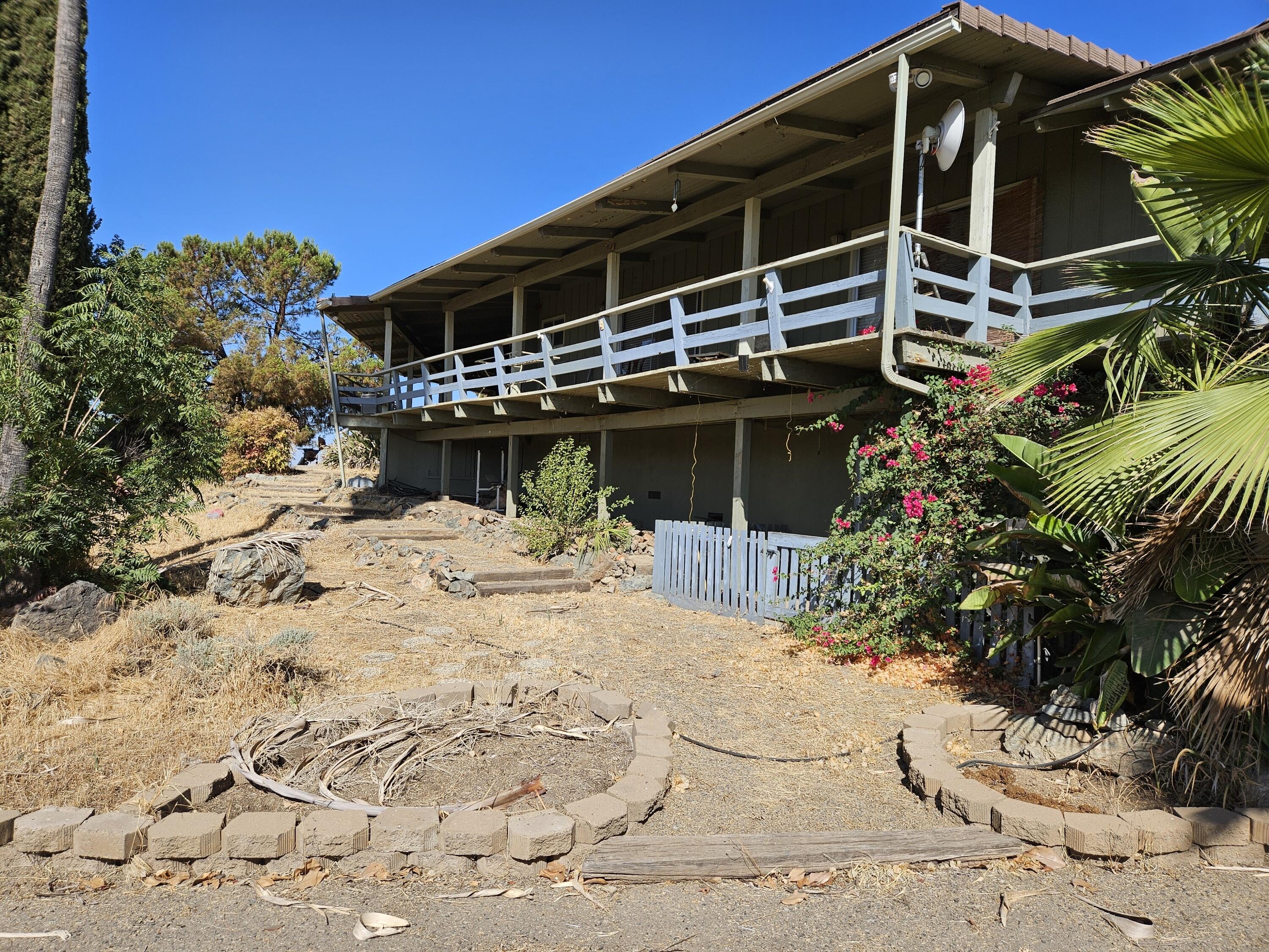 1431 Hillcrest Dr, Lindsay, CA 93247