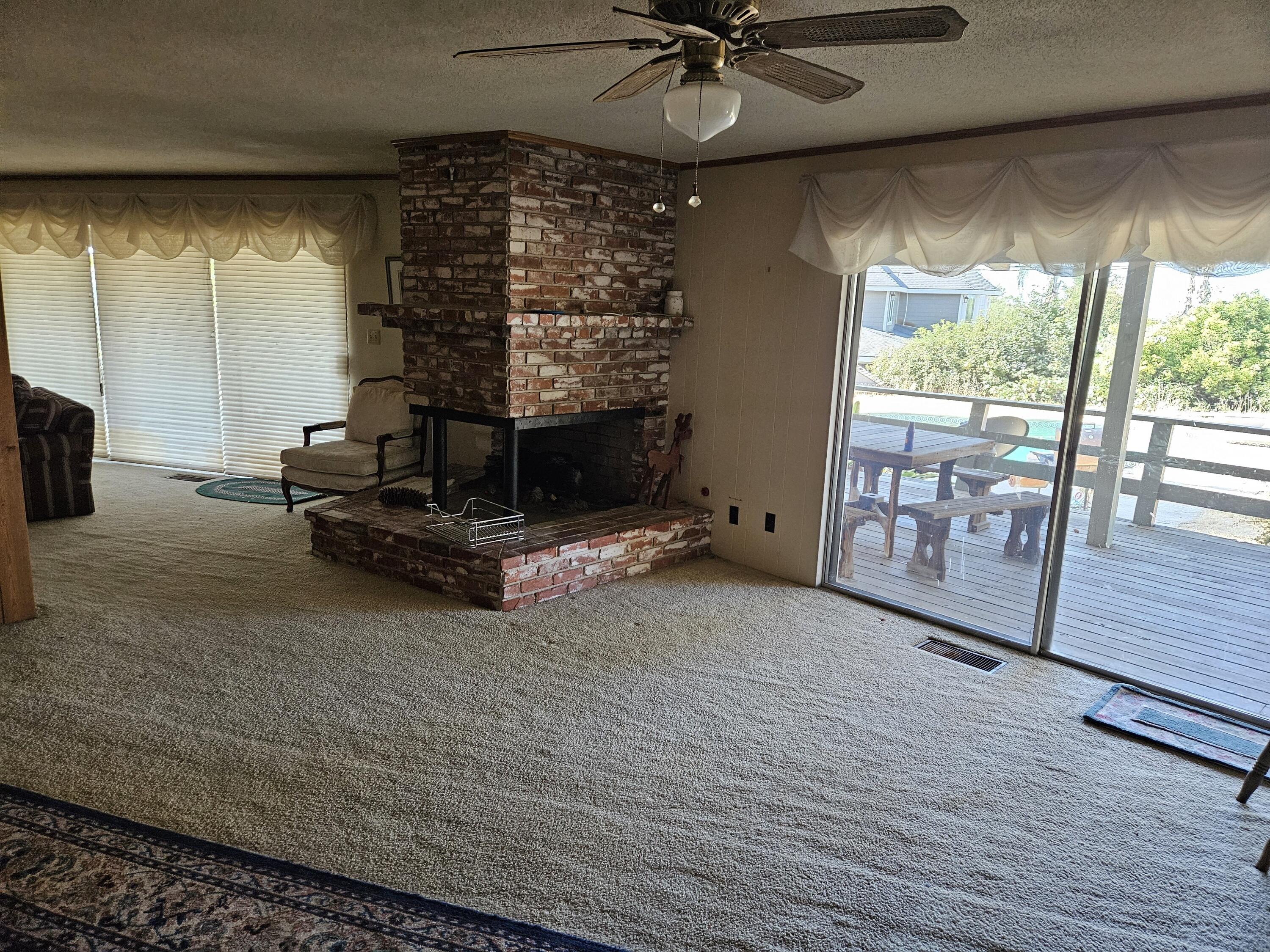 1431 Hillcrest Dr, Lindsay, CA 93247