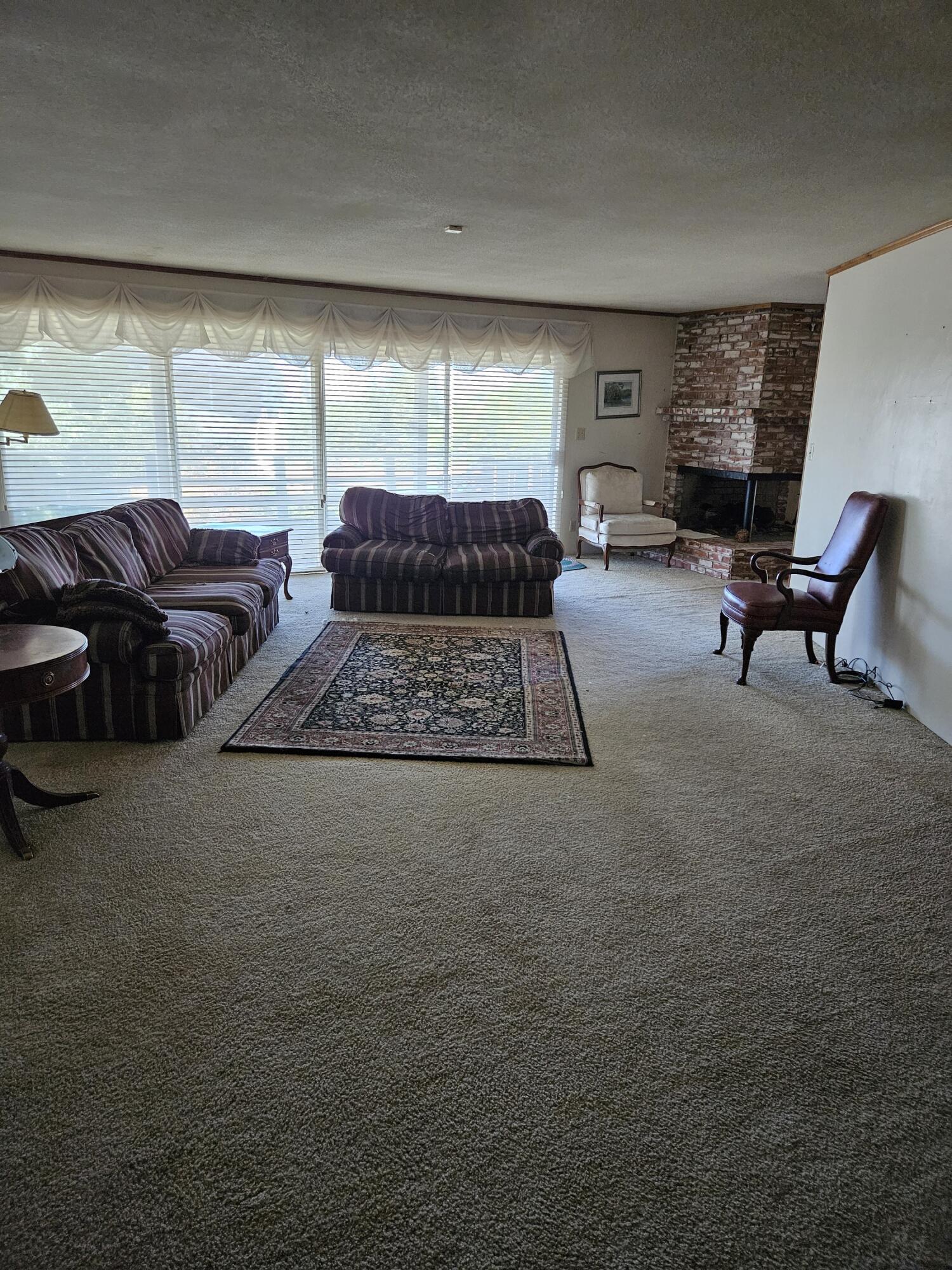 1431 Hillcrest Dr, Lindsay, CA 93247