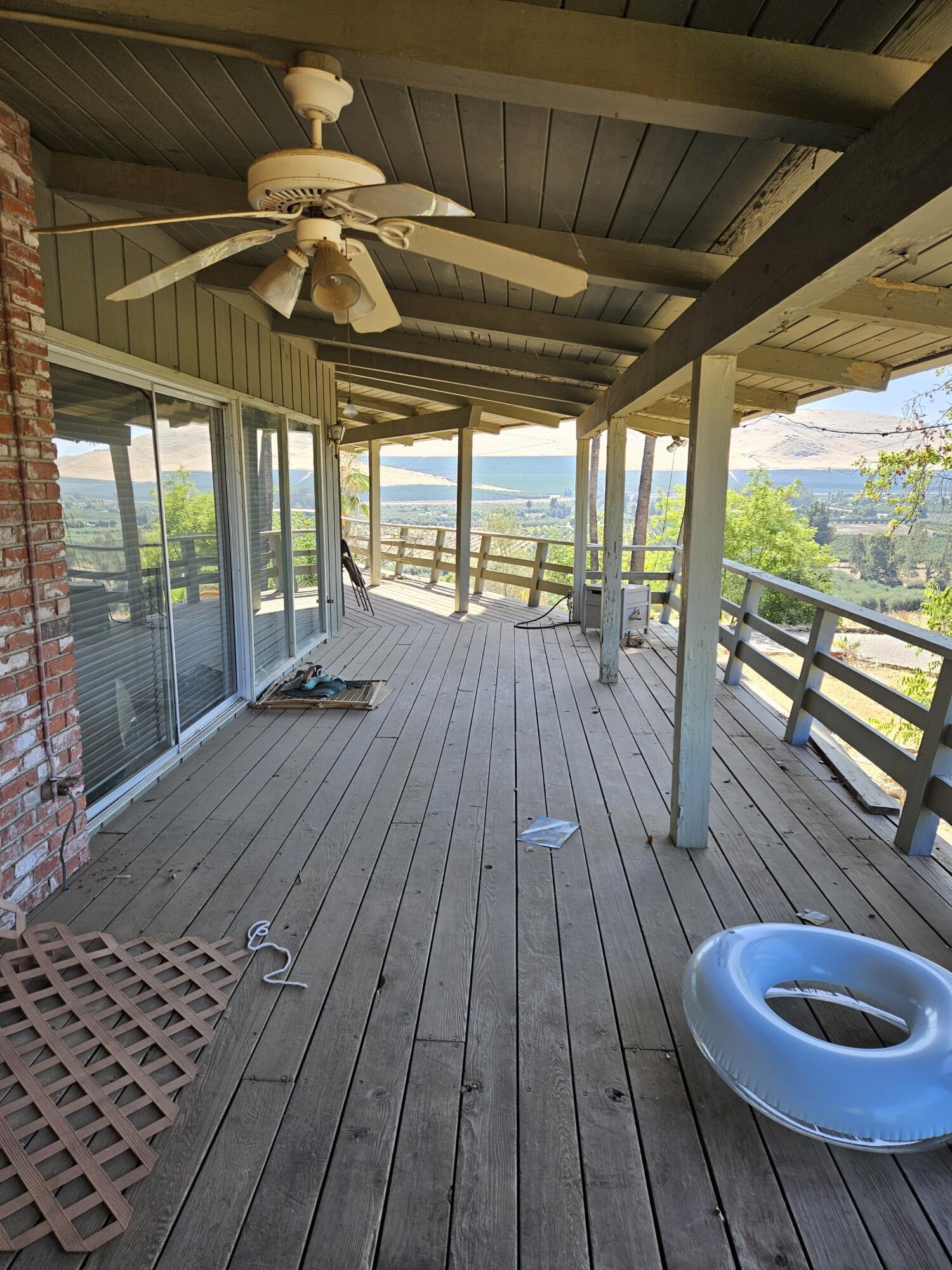 1431 Hillcrest Dr, Lindsay, CA 93247