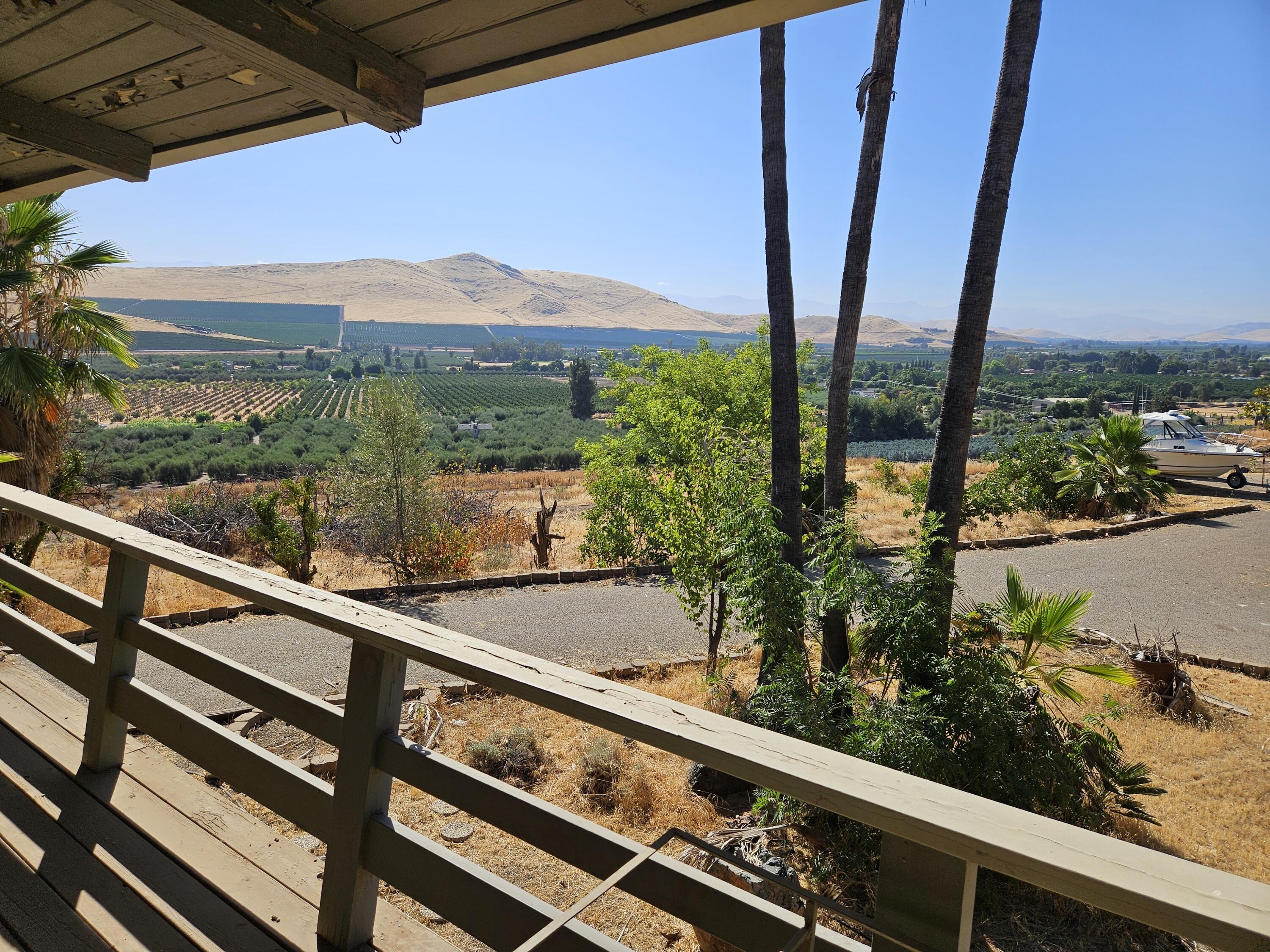 1431 Hillcrest Dr, Lindsay, CA 93247