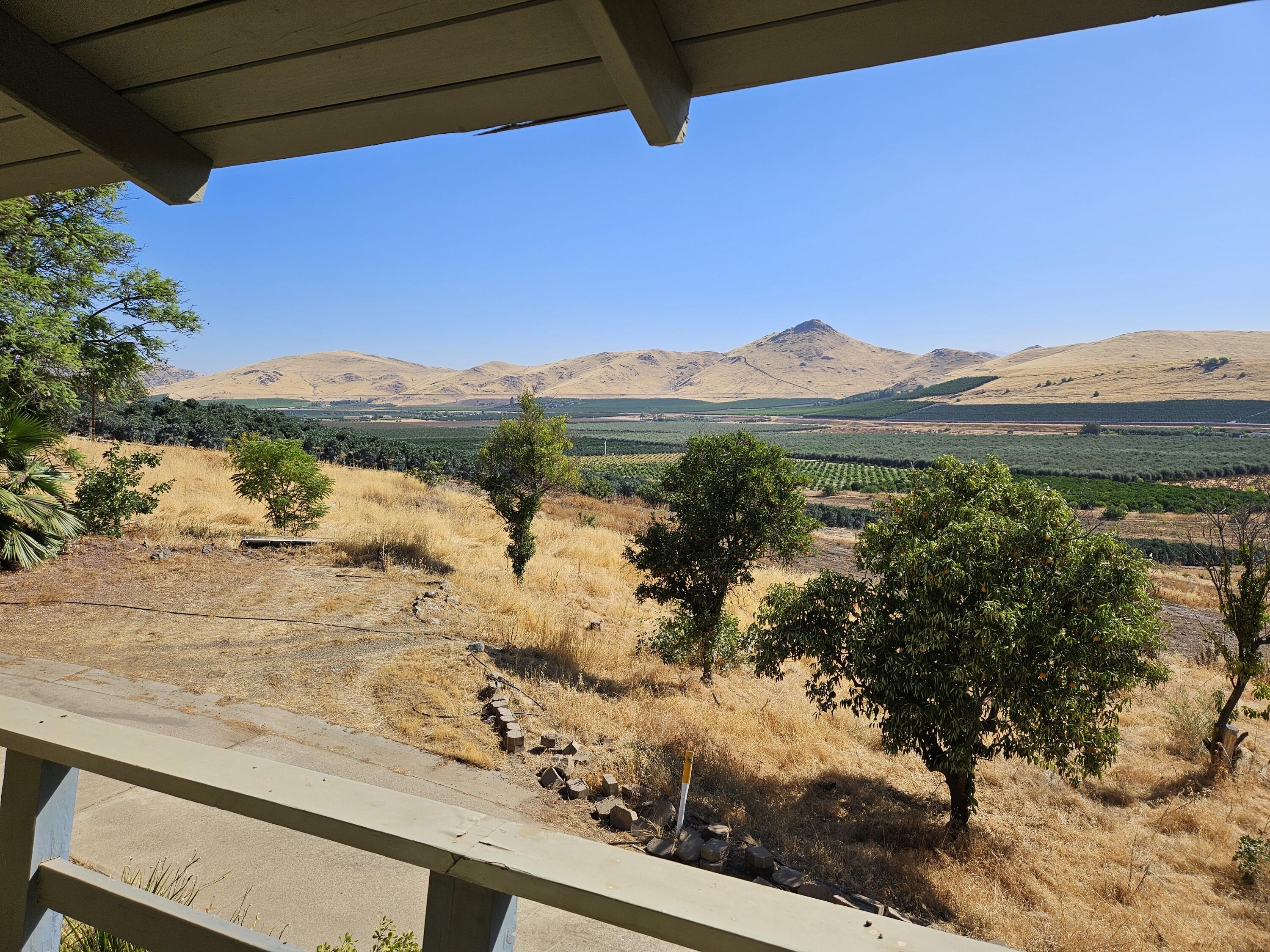 1431 Hillcrest Dr, Lindsay, CA 93247