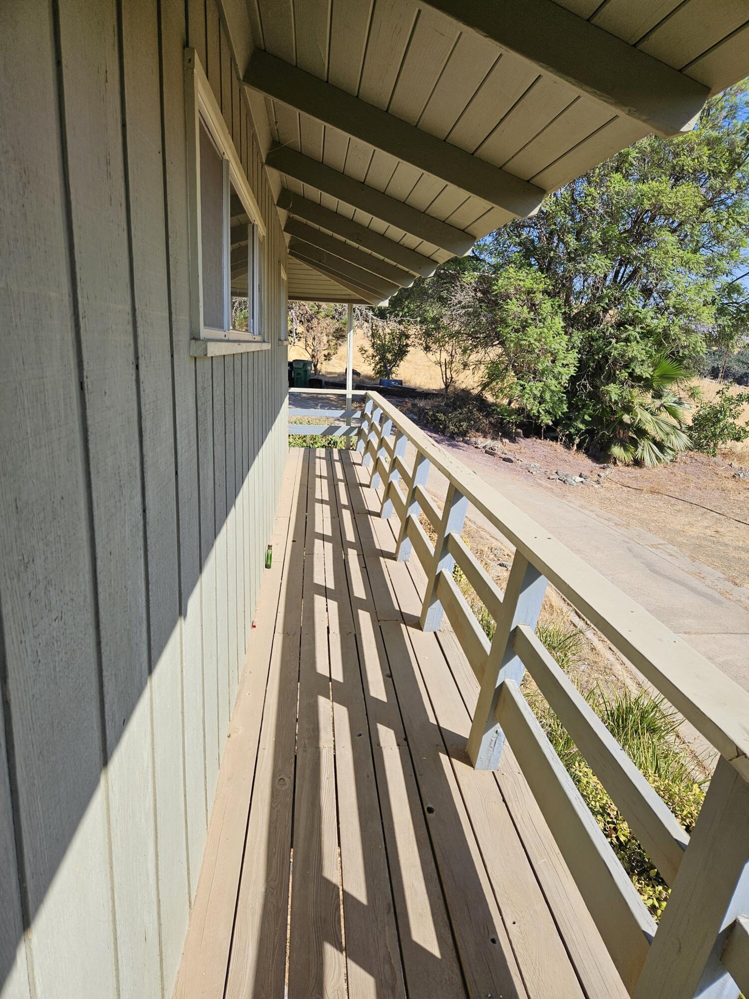 1431 Hillcrest Dr, Lindsay, CA 93247