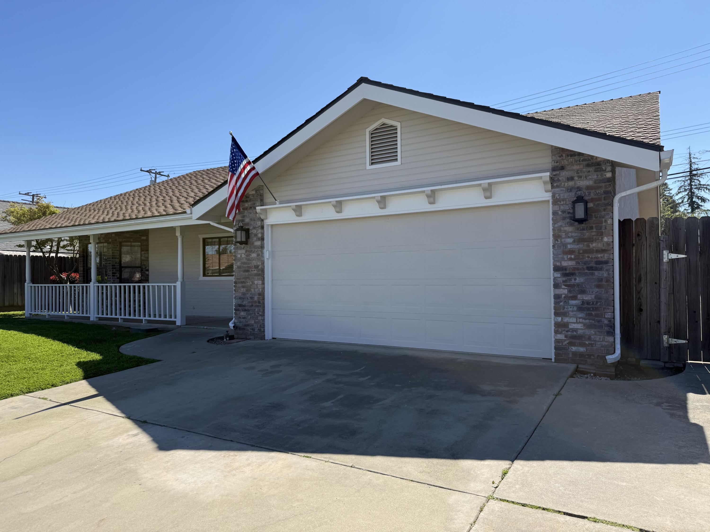 315 E Washington Ave, Tulare, CA 93274