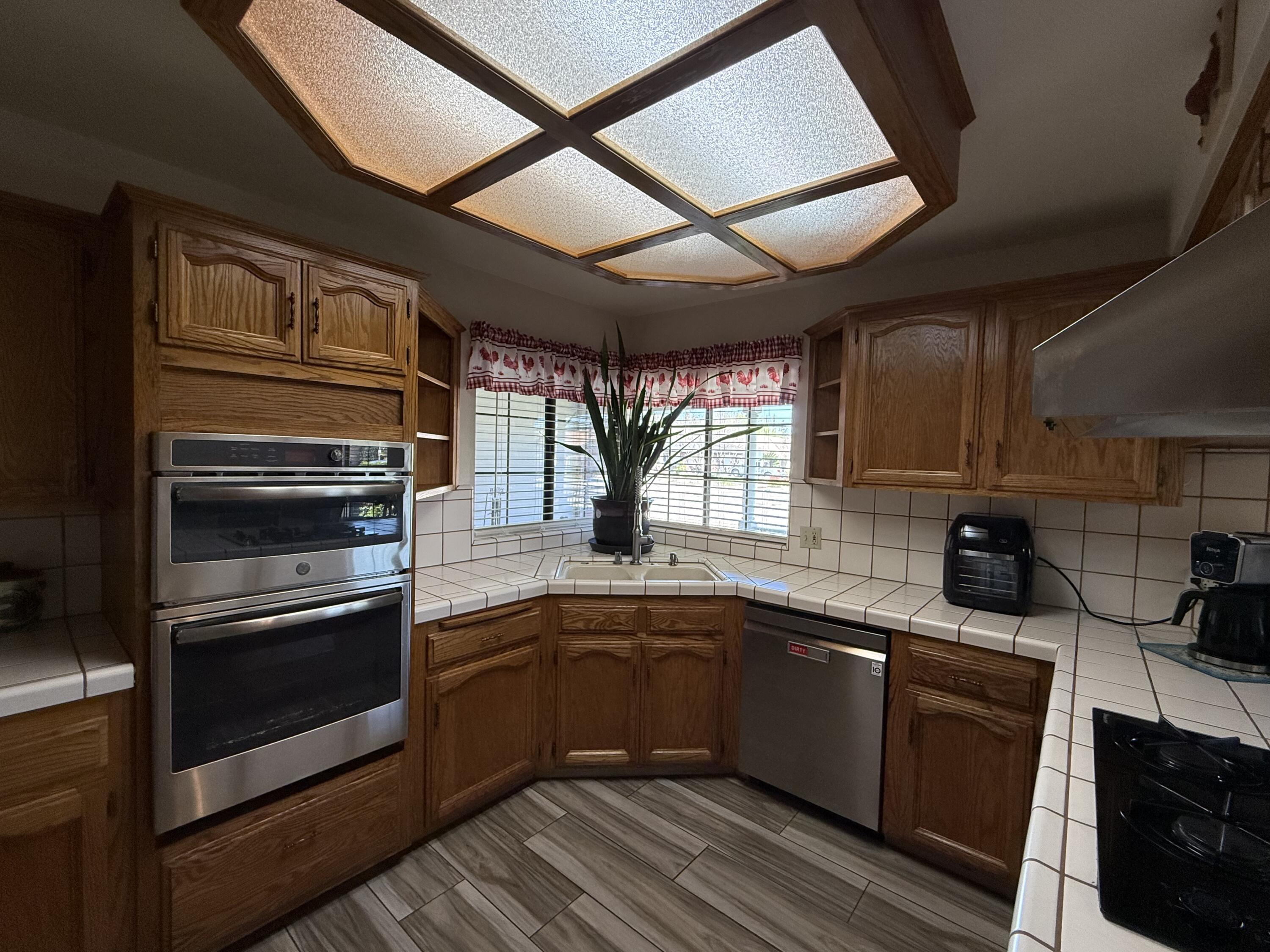 315 E Washington Ave, Tulare, CA 93274