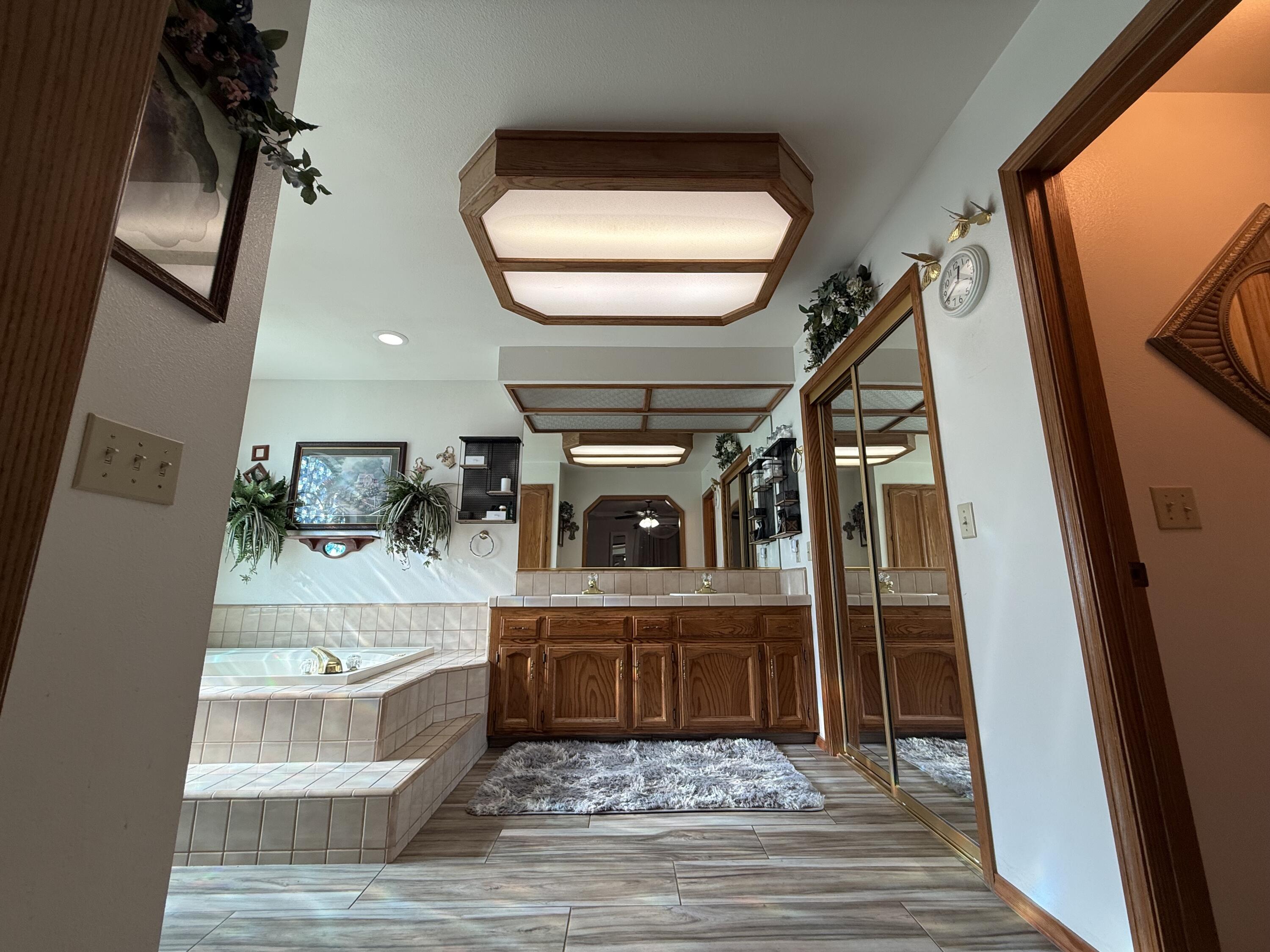 315 E Washington Ave, Tulare, CA 93274