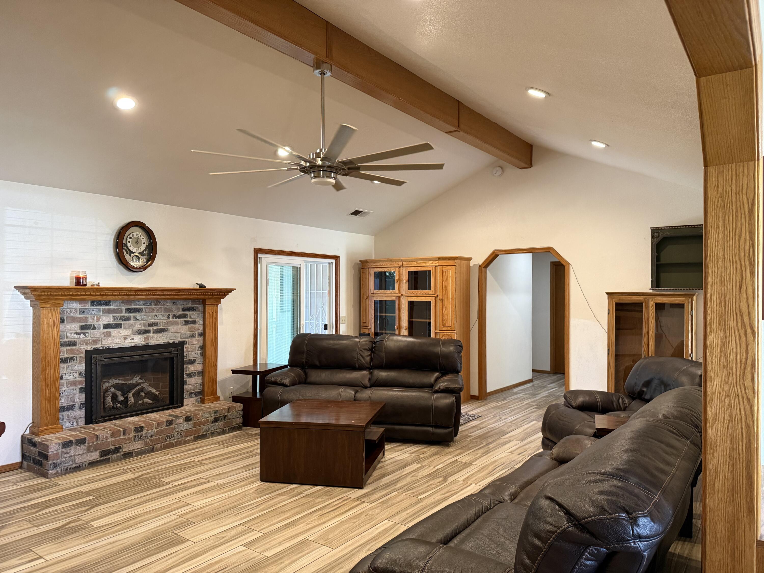 315 E Washington Ave, Tulare, CA 93274