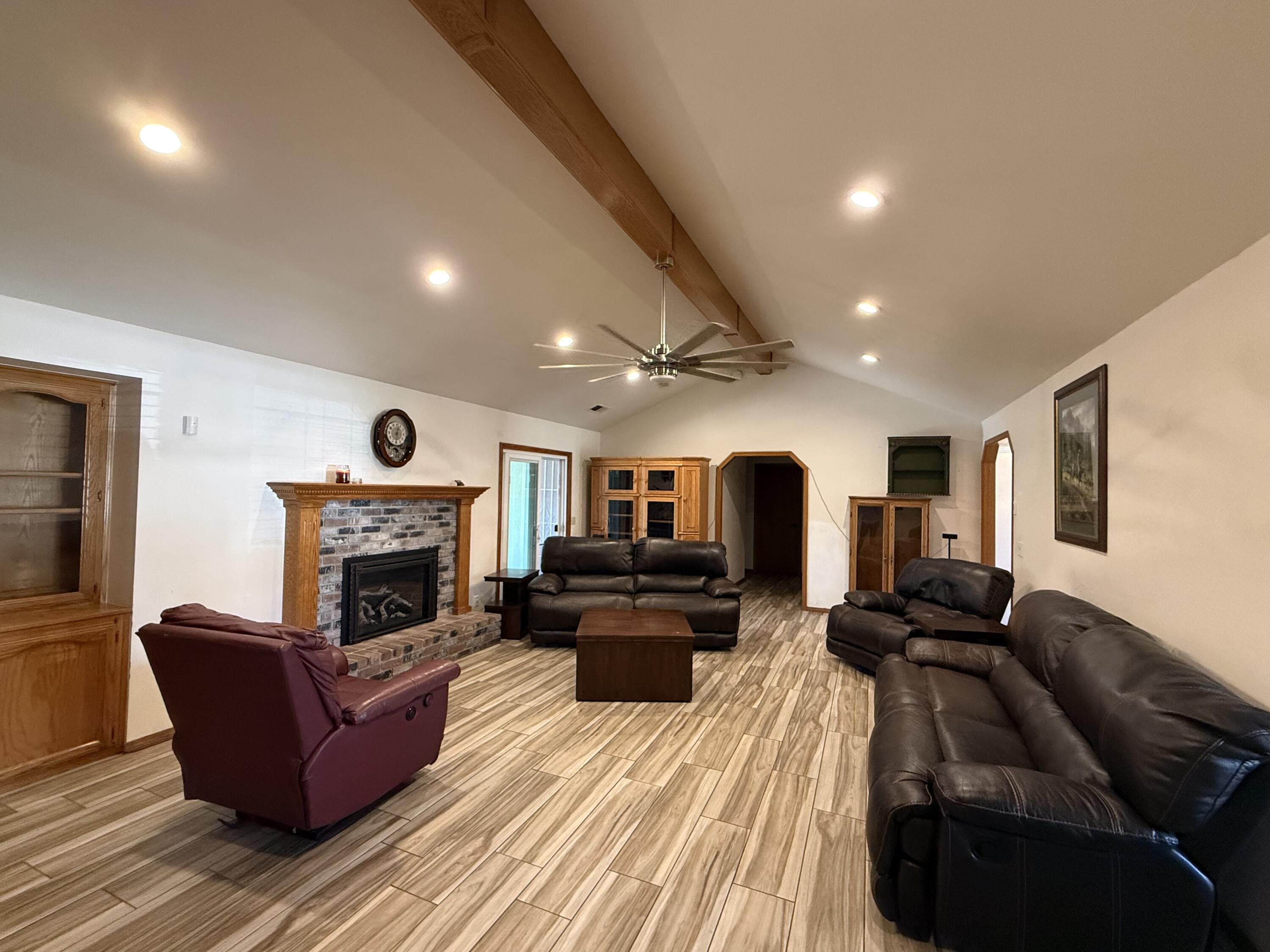 315 E Washington Ave, Tulare, CA 93274